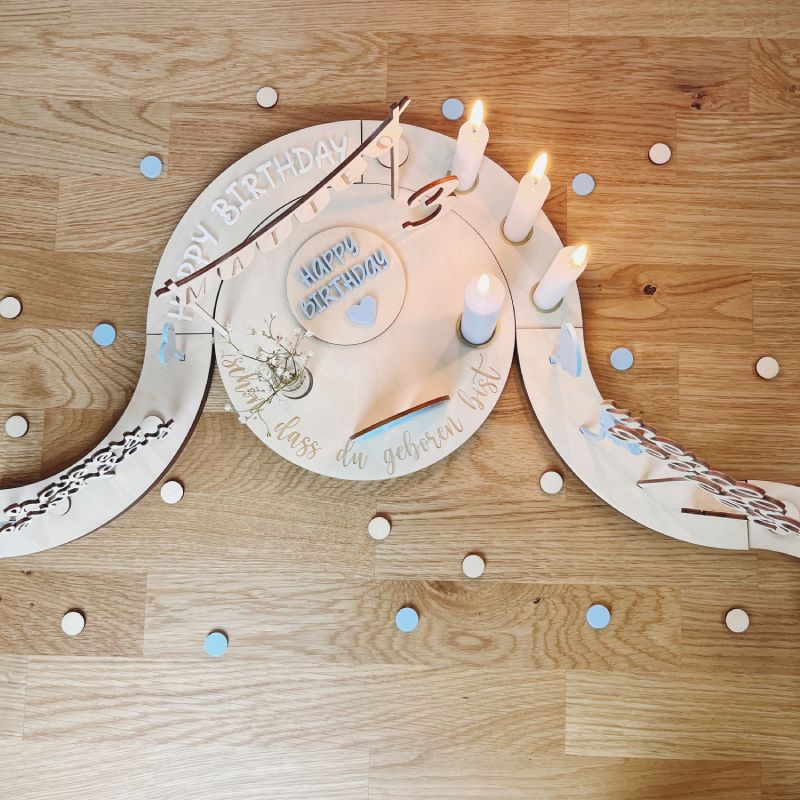 Personalisierter Geburtstagsteller pastellblau mit Vase und Kerze