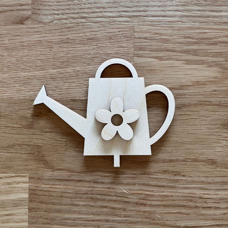 Motivstecker Gießkanne aus Holz mit Blumen Motiv