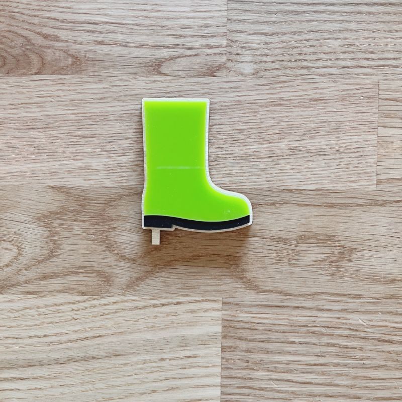 Motivstecker Gummistiefel Holz auf Acryl in grün
