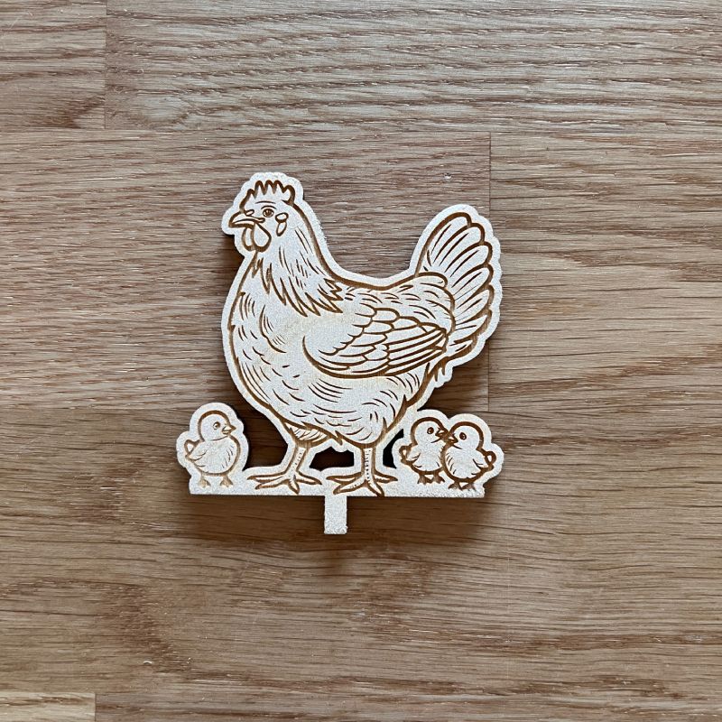 Motivstecker Henne mit Küken graviert