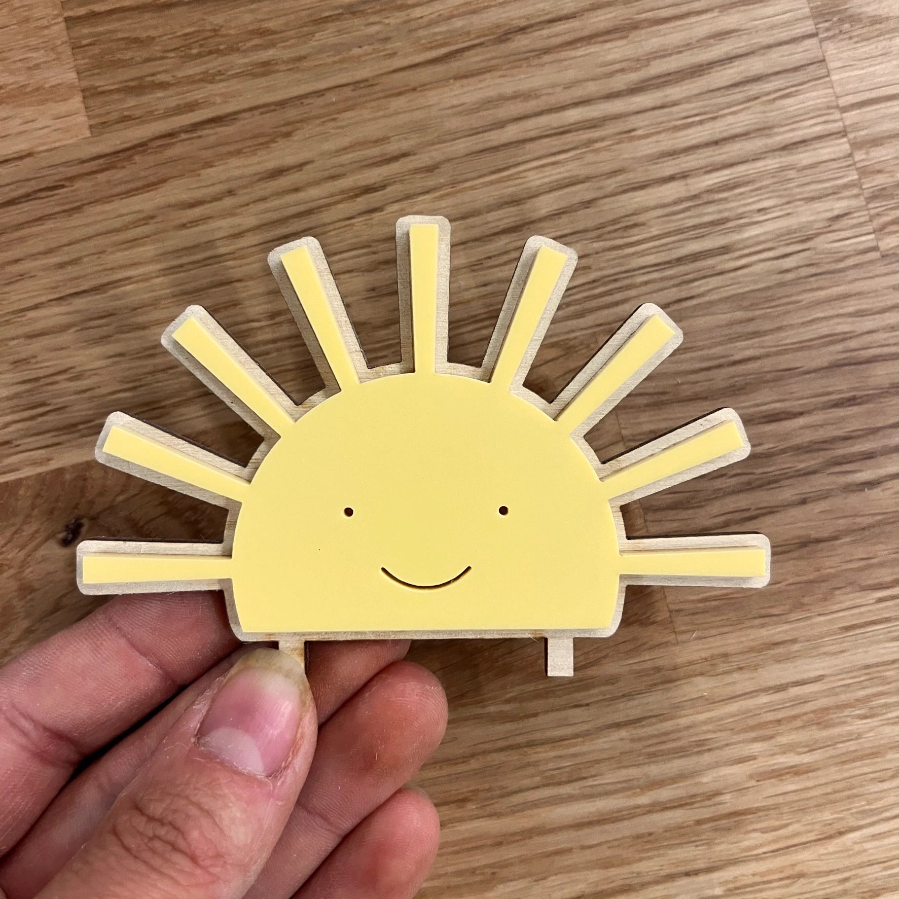 Motivstecker Sonne aus Acryl in gelb