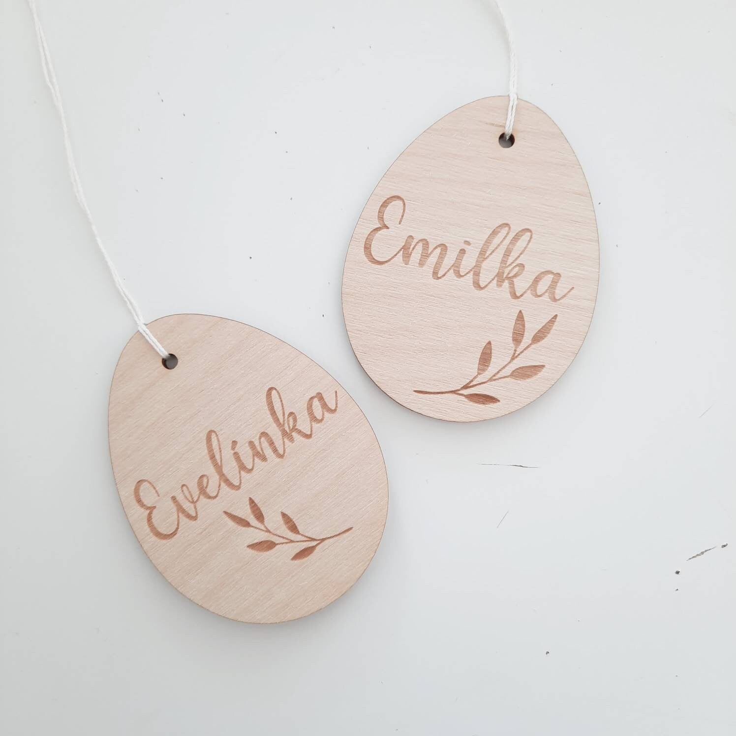 Personalisierte Anhänger für Ostern, Eieranhänger aus Holz, Osteranhänger