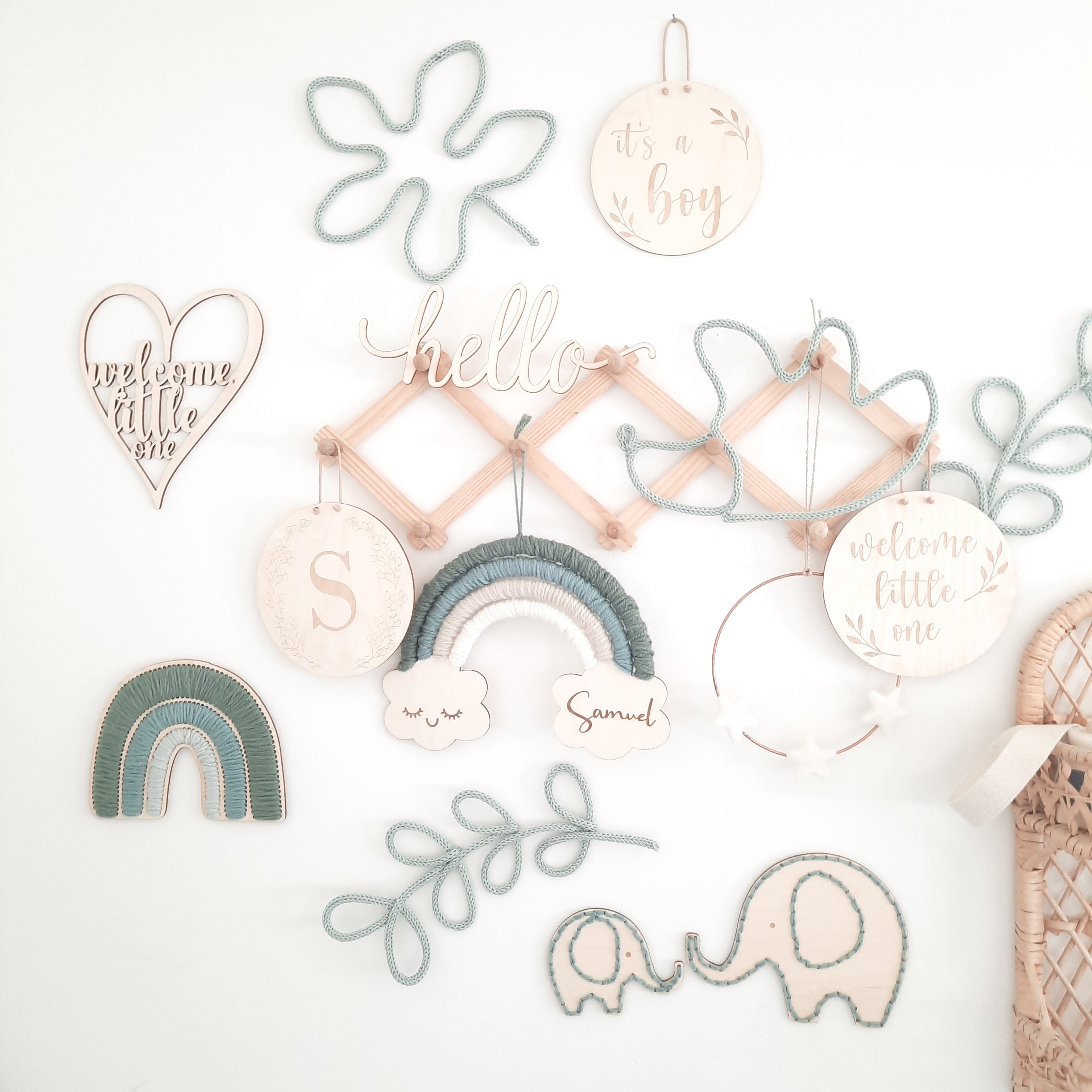 Holzregenbogen gestickt, Regenbogen aus Holz und Wolle, Regenbogen Holzrohling