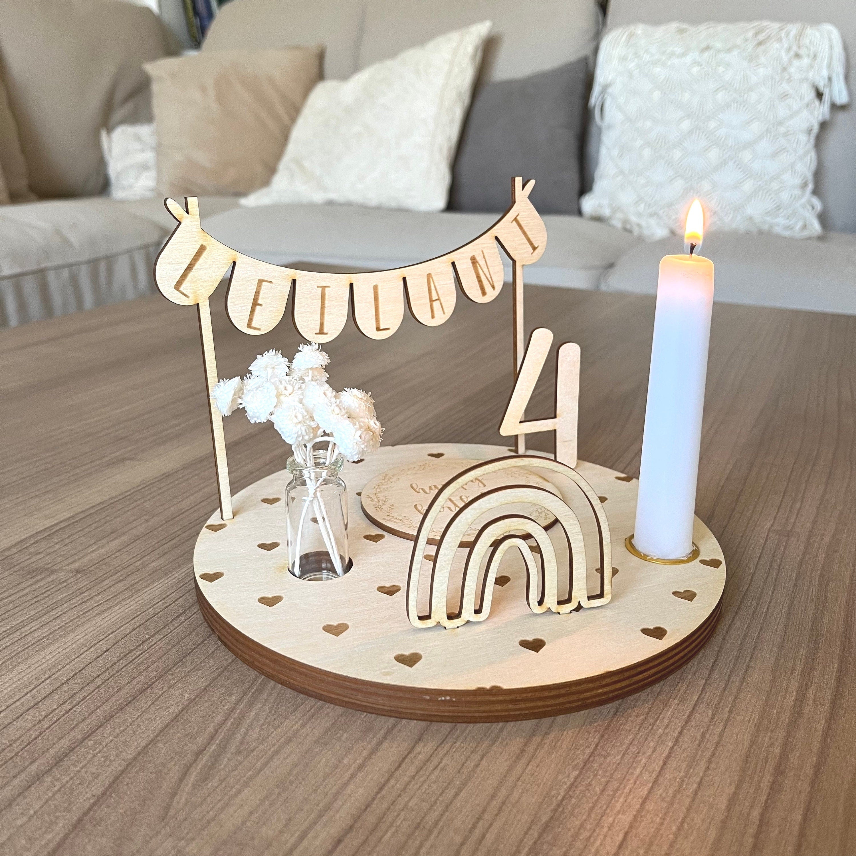 Personalisierter Geburtstagsteller mit Vase und Kerze und Herzen, Kerzenplatte, Geburtstagsbrettchen, Geburtstagskranz, Tischdeko