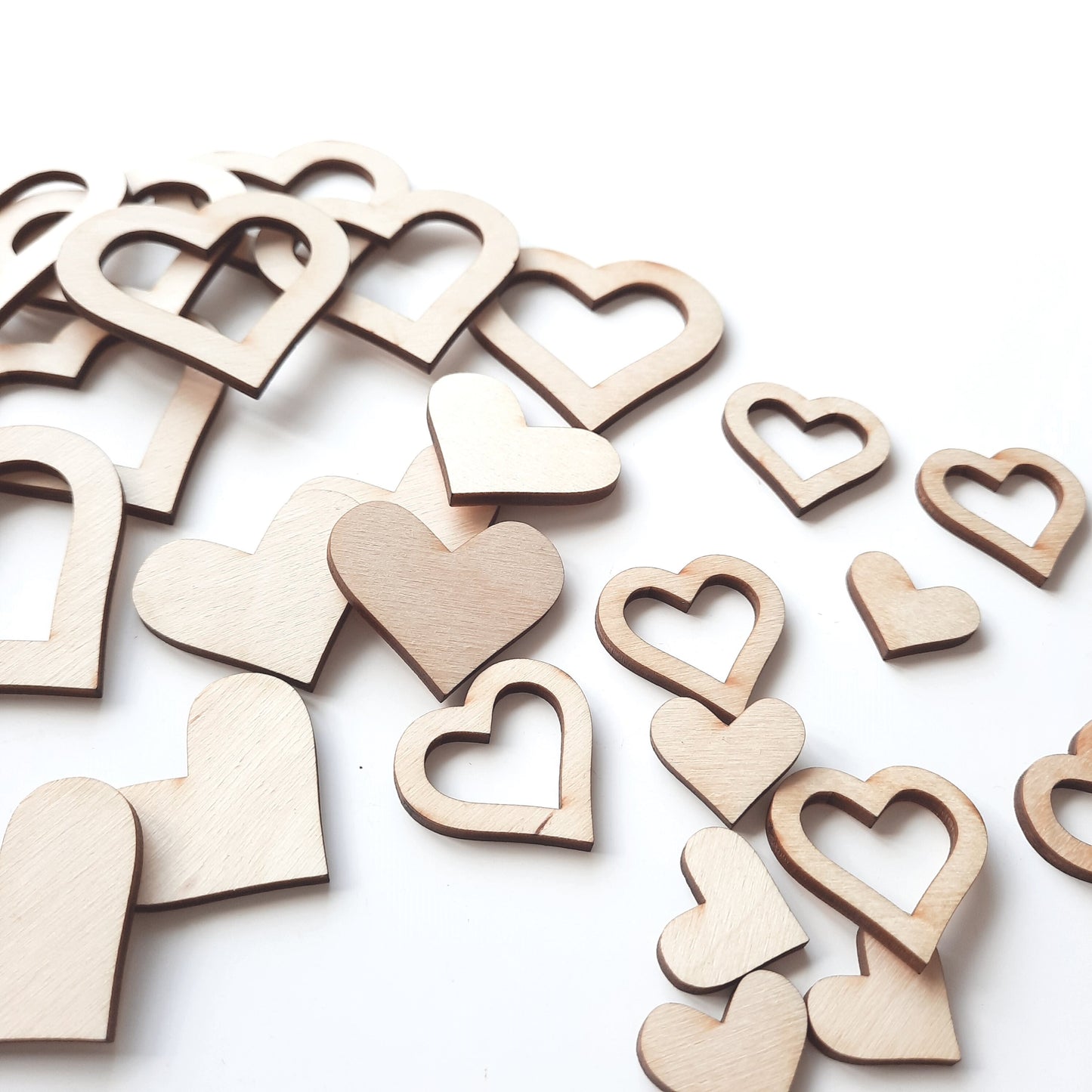 Streudeko Herzen, Herzenaus Holz, Tischdekoration, Tischdeko Hochzeit, Geschenkdekoration
