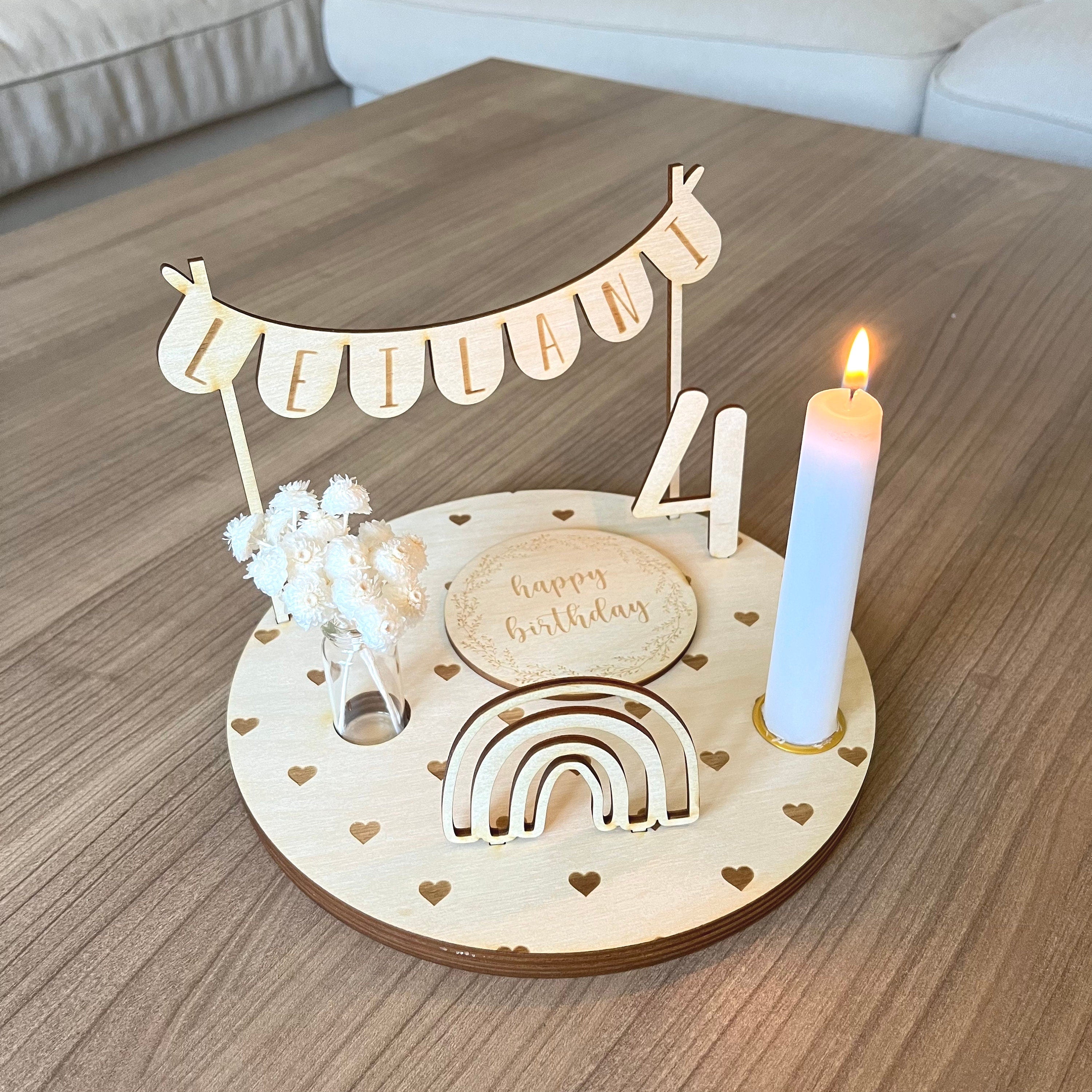 Personalisierter Geburtstagsteller mit Vase und Kerze und Herzen, Kerzenplatte, Geburtstagsbrettchen, Geburtstagskranz, Tischdeko