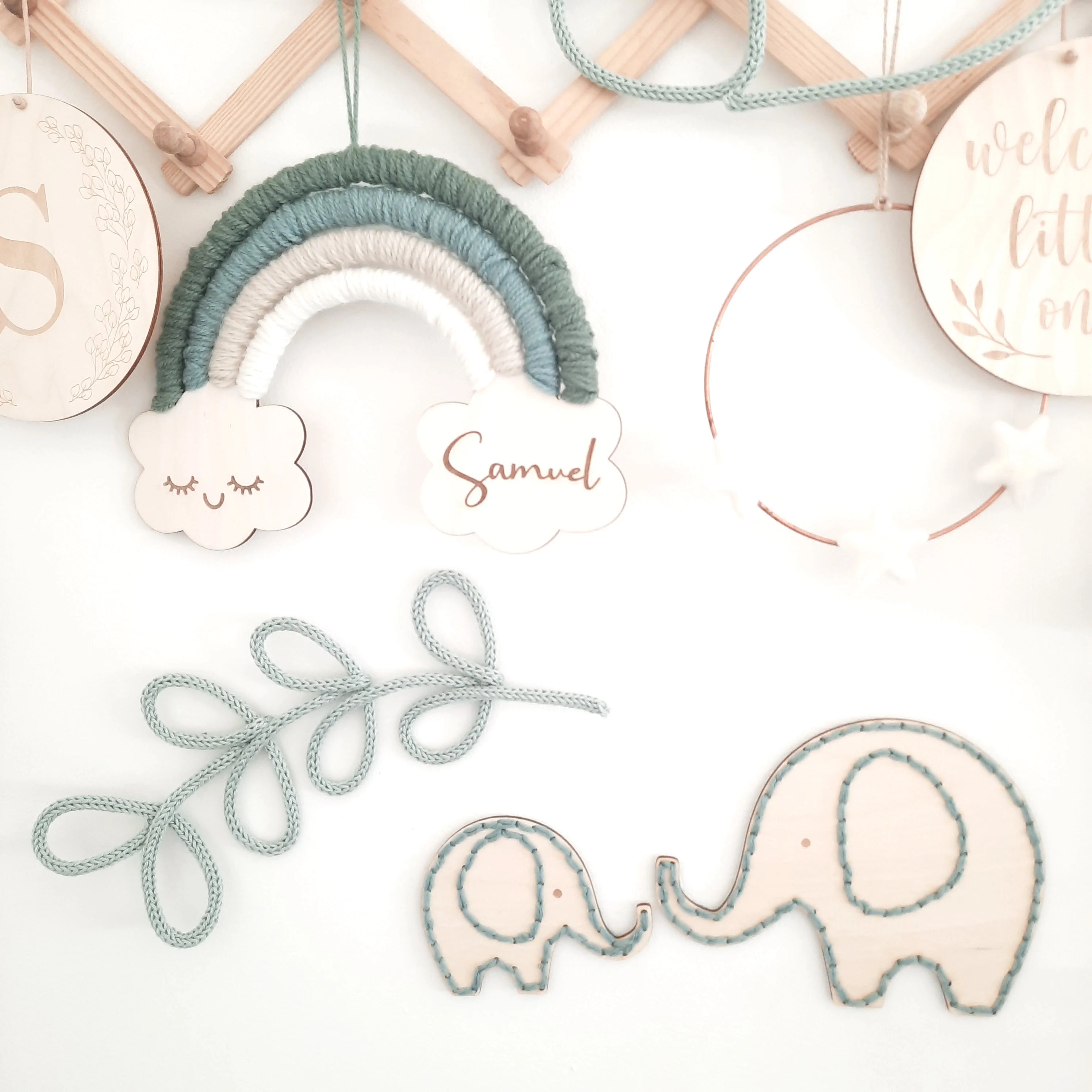 Holzelefant gestickt, Elefant aus Holz und Wolle, Elefant Holzrohling, Mama und Baby Elefant