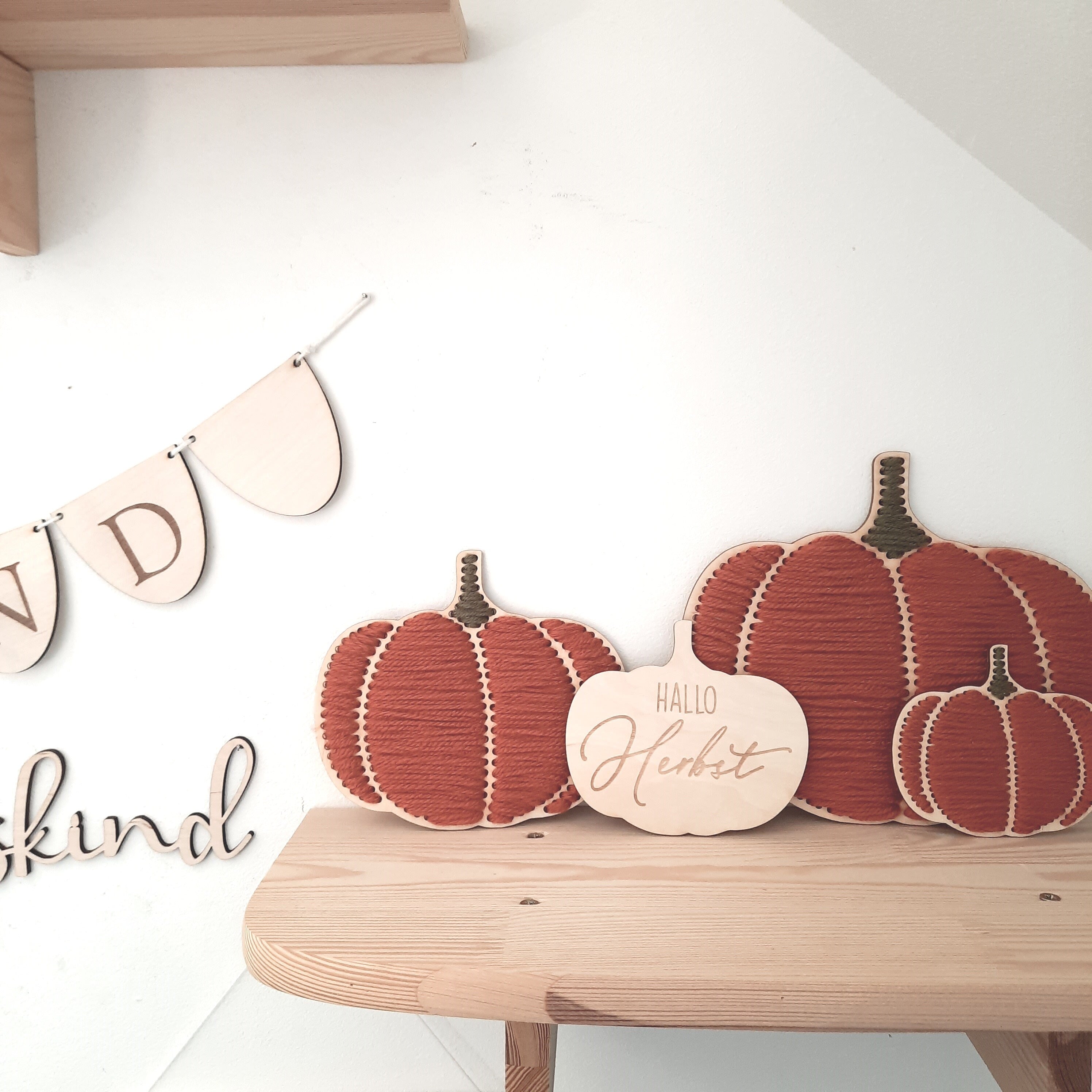 Kürbis gestickt, Kürbis aus Holz und Wolle, Kürbis Holzrohling, Herbstdekoration DIY, Kürbis zum Dekorieren, Zierkürbis