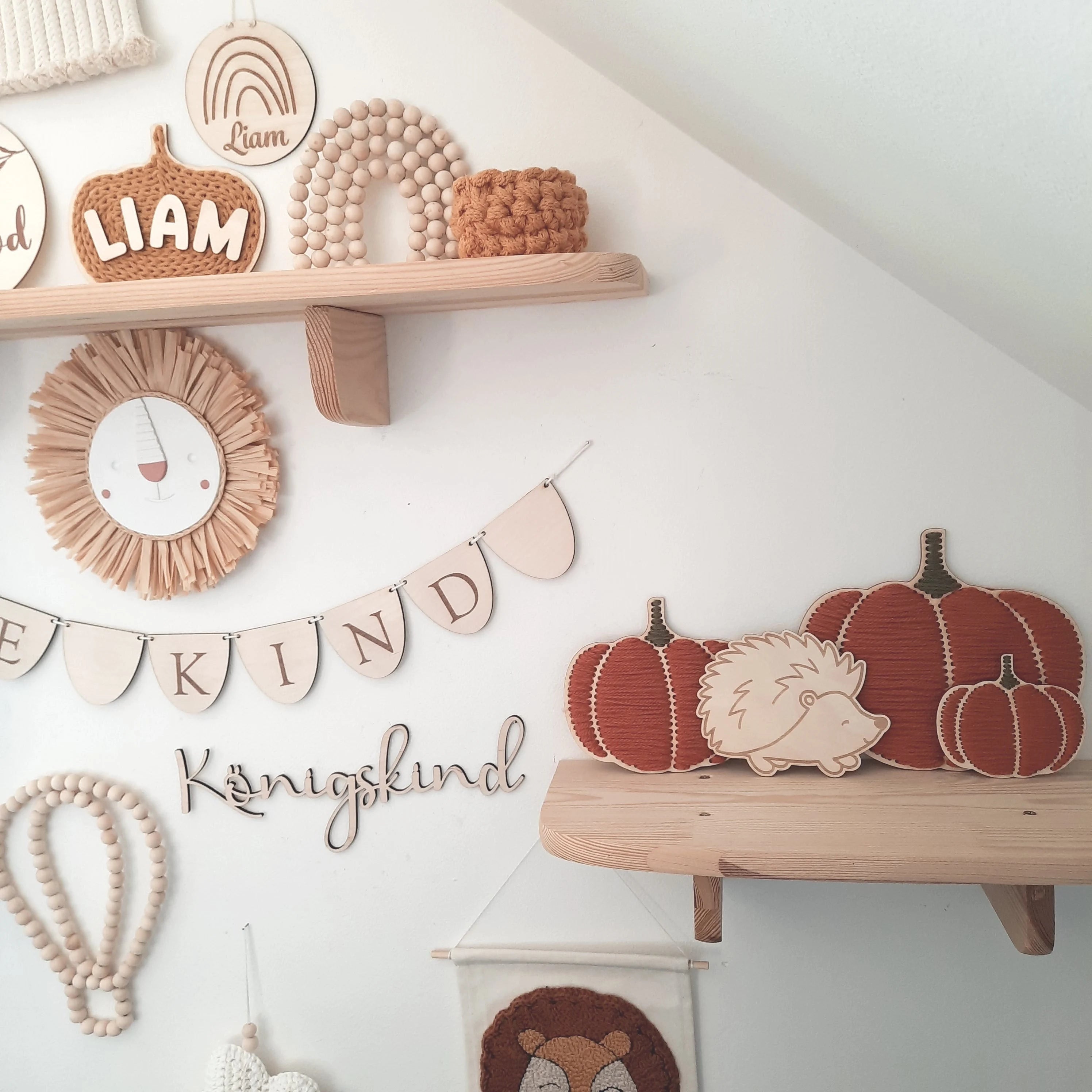 Igel Dekoration aus Holz, Igel fürs Kinderzimmer, süßer Igel Deko, Herbstdekoration Kinderzimmer