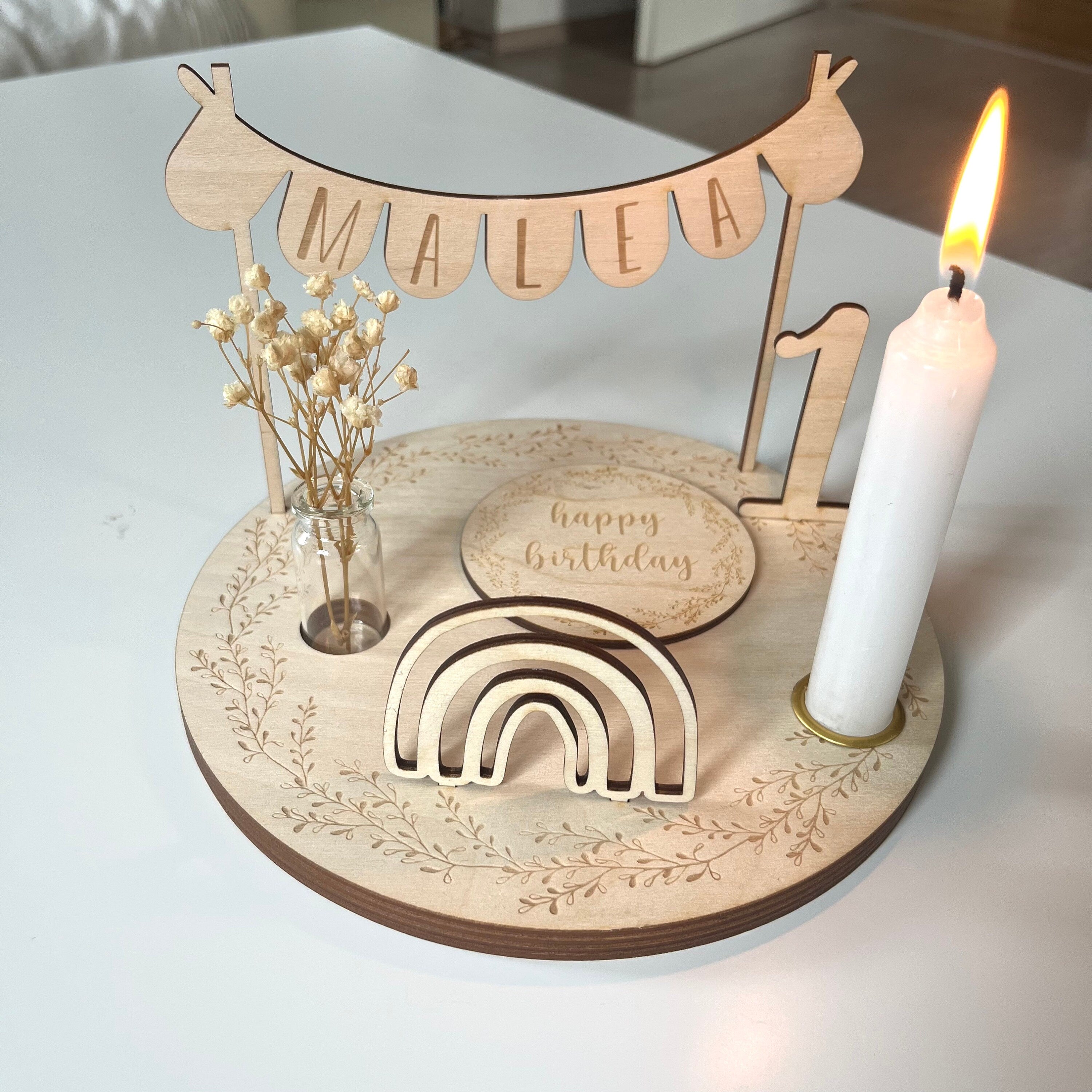 Personalisierter Geburtstagsteller mit Vase und Kerze und Blätterkranz, Kerzenplatte, Geburtstagsbrettchen, Geburtstagskranz, Tischdeko