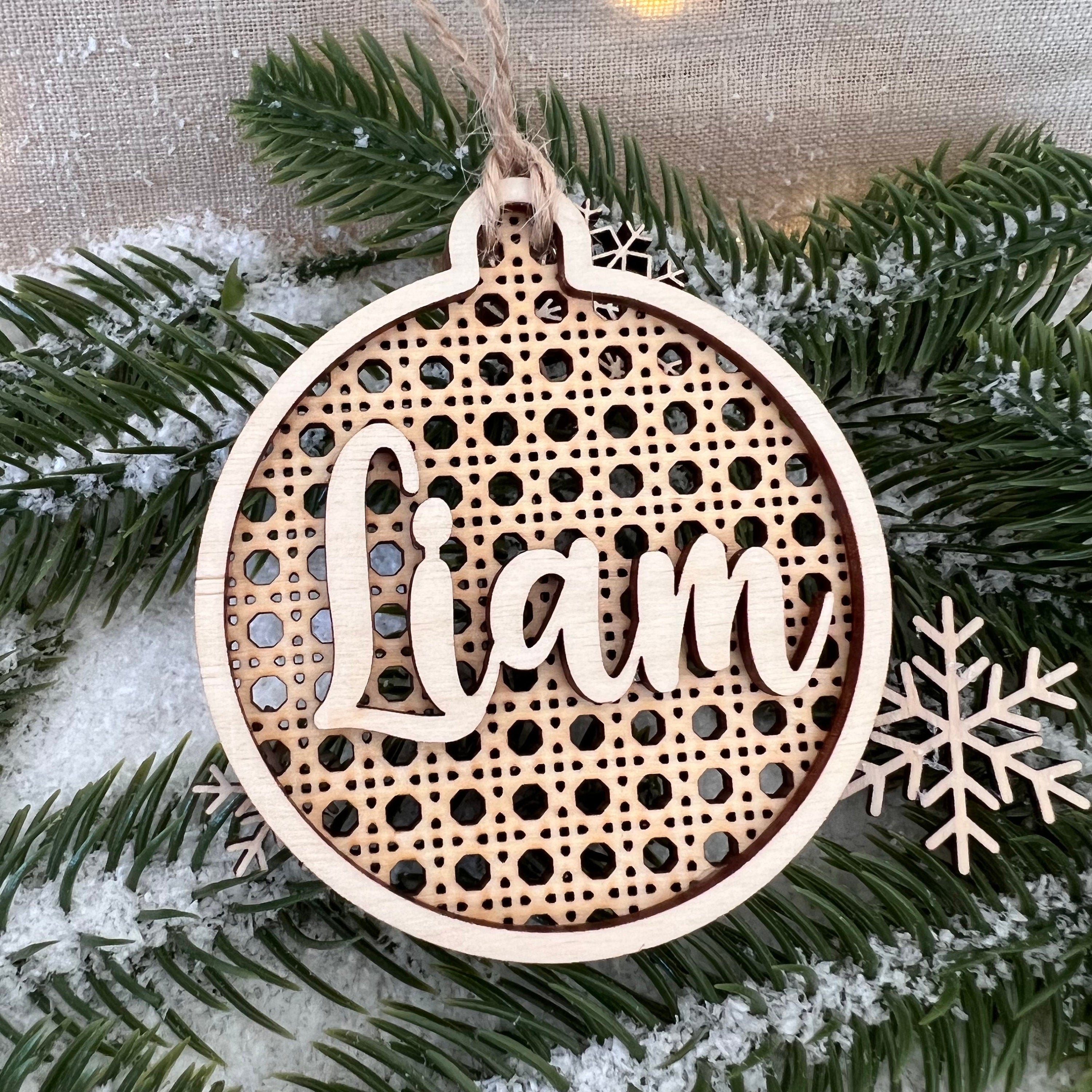 Personalisierte Christbaumkugeln, Weihnachtskugeln aus Holz personalisiert mit Namen, Weihnachtsbaum Schmuck aus Holz