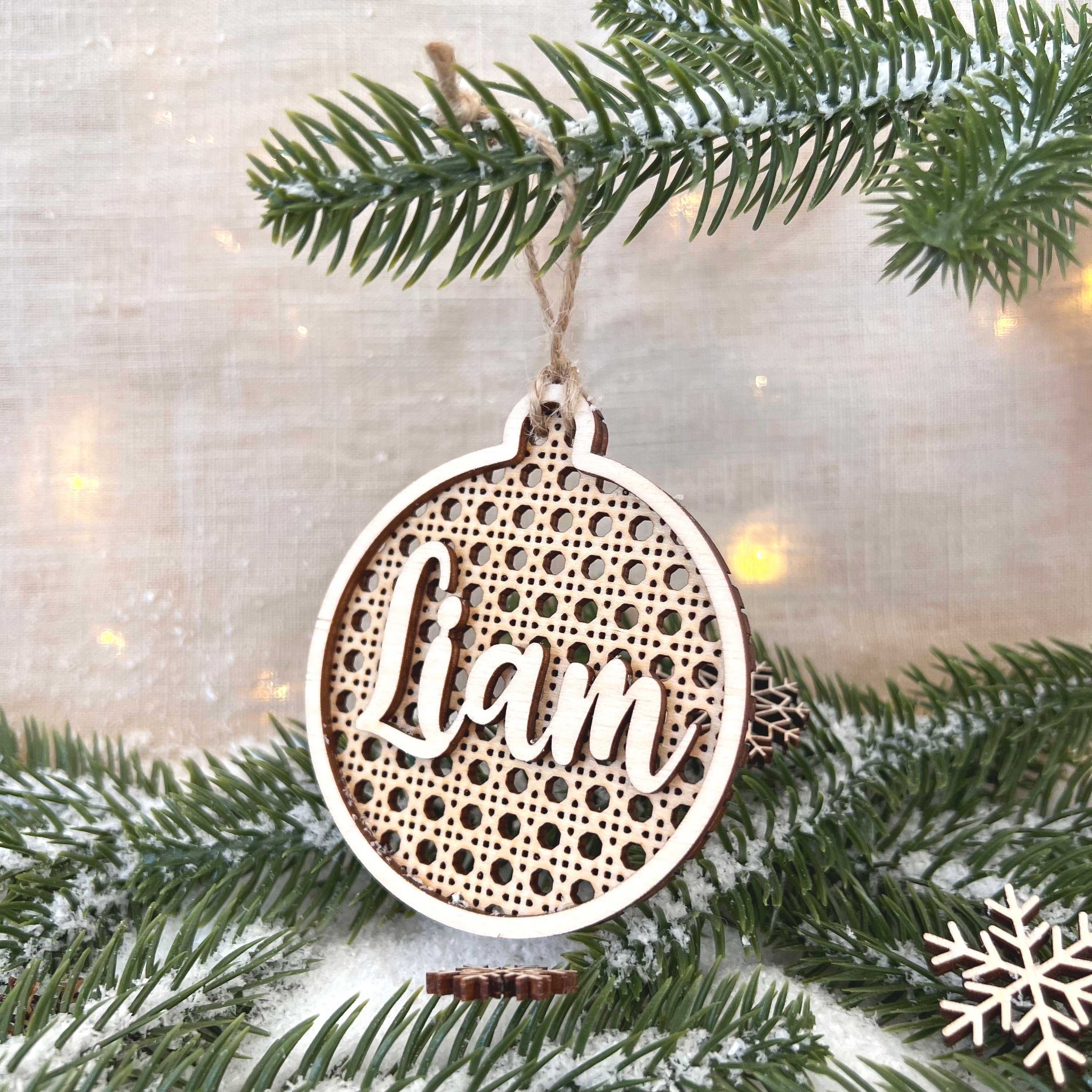 Personalisierte Christbaumkugeln, Weihnachtskugeln aus Holz personalisiert mit Namen, Weihnachtsbaum Schmuck aus Holz