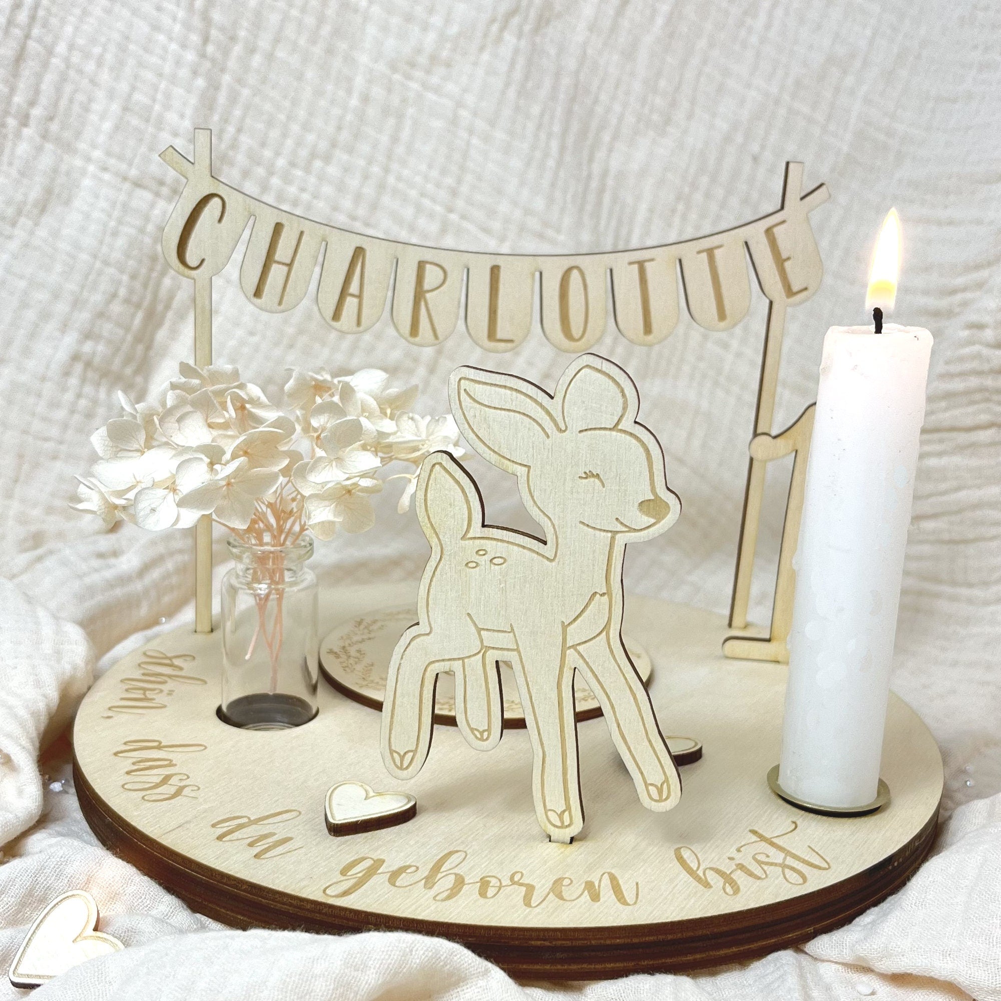 Motivstecker Pinguin mit Schleife für Personalisierten Geburtstagsteller mit Vase und Kerze, Kerzenplatte, Geburtstagskranz, Tischdeko