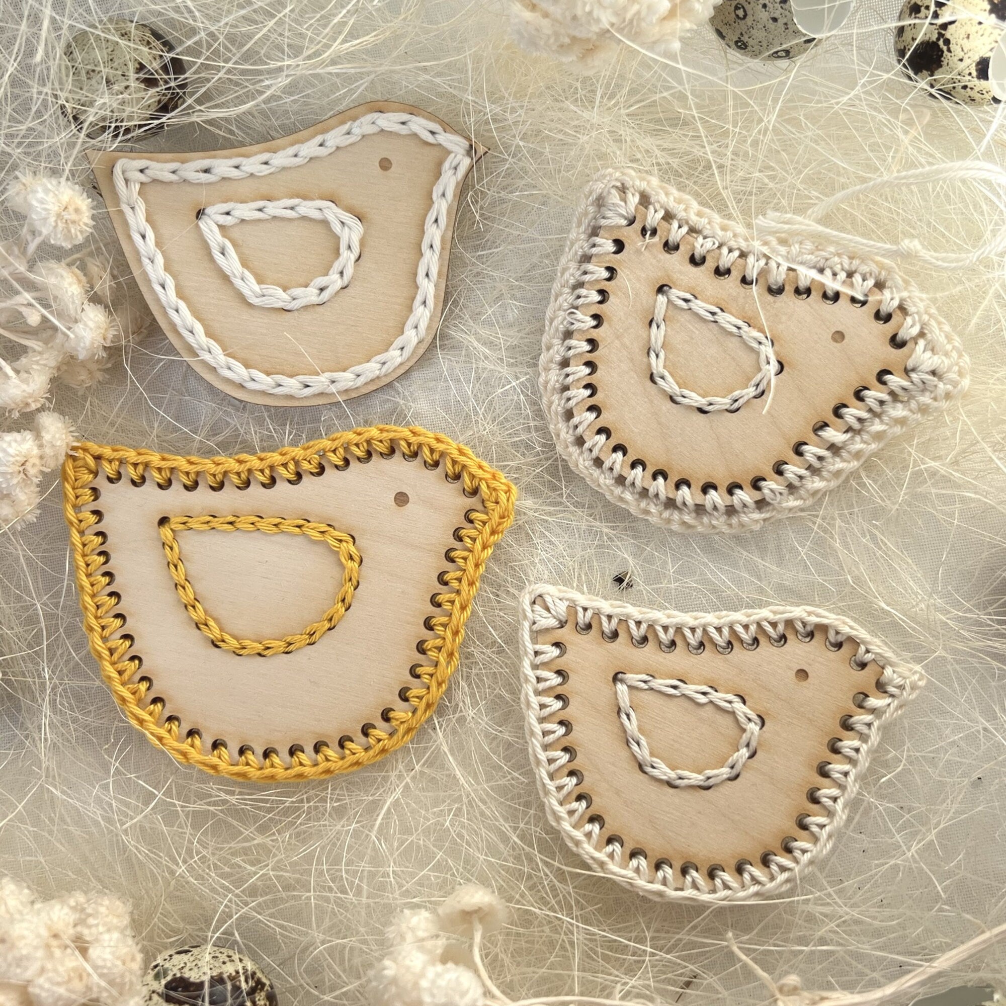 Vogel Anhänger Ostern, Vogel zum Sticken, Osterdeko Vogel