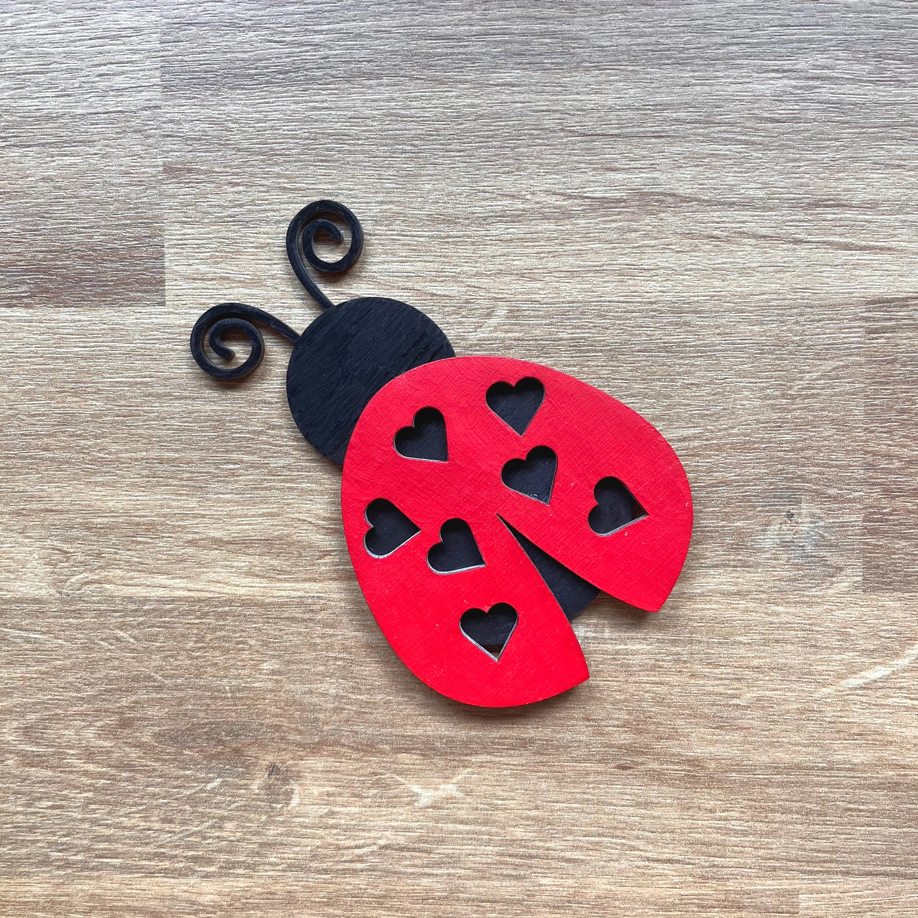 Marienkäfer aus Holz, Bastelidee für Kinder, Marienkäfer Wandbehang, Marienkäfer Geschenkanhänger