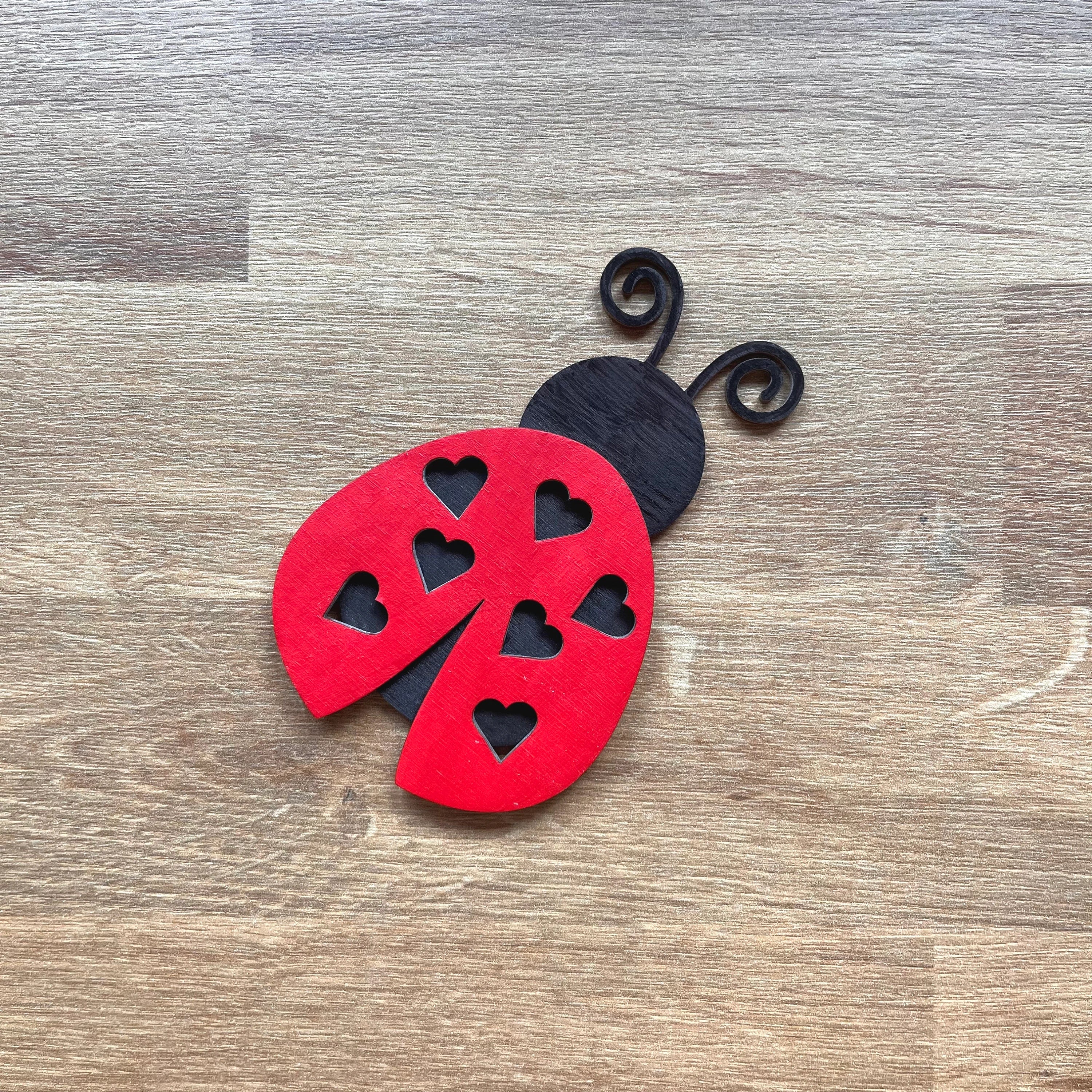 Marienkäfer aus Holz, Bastelidee für Kinder, Marienkäfer Wandbehang, Marienkäfer Geschenkanhänger