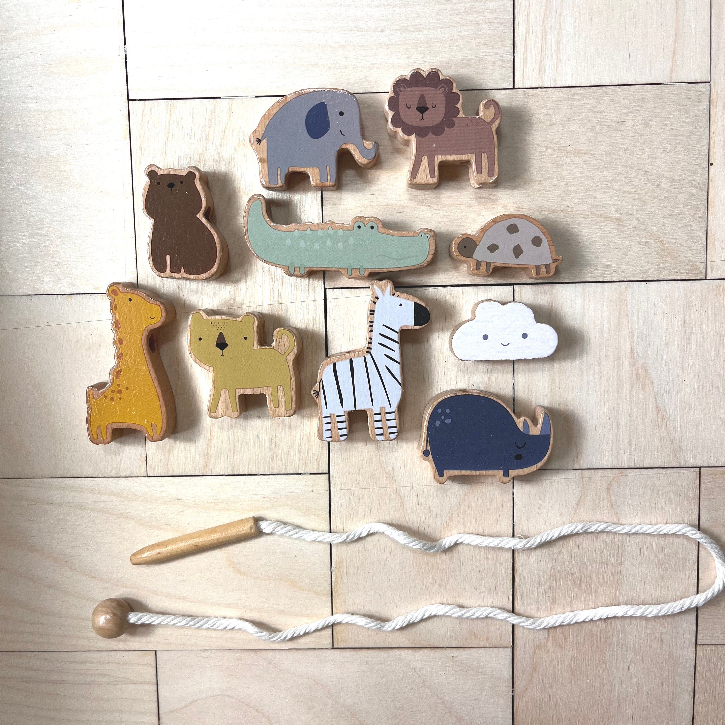 Fädelspiel Zootiere, Montessori Spiel zum Auffädeln, Tierperlen zum Auffädeln, Tiere auf Schnur fädeln