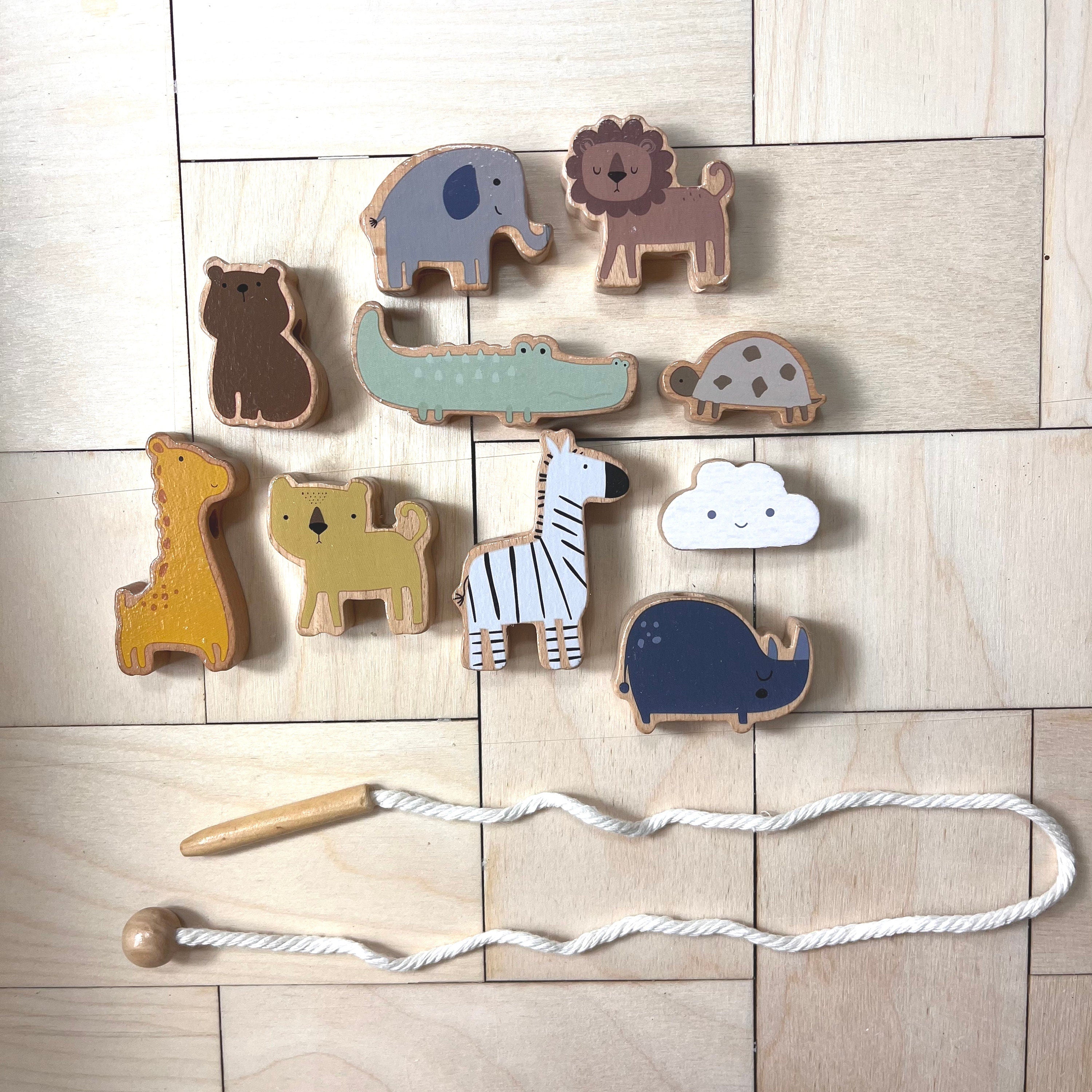 Fädelspiel Zootiere, Montessori Spiel zum Auffädeln, Tierperlen zum Auffädeln, Tiere auf Schnur fädeln