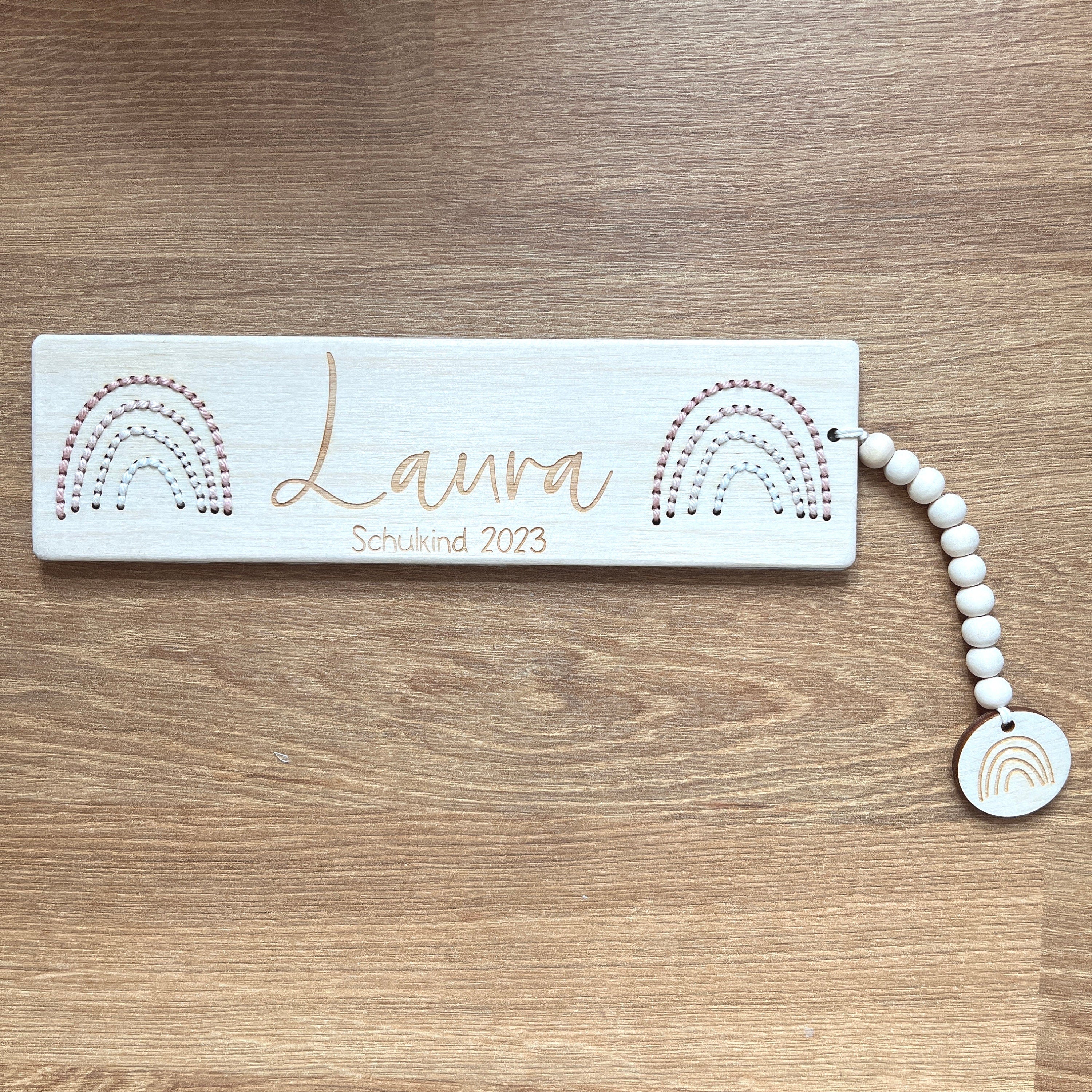 Personalisiertes Lesezeichen Einschulung, Lesezeichen mit Regenbogen