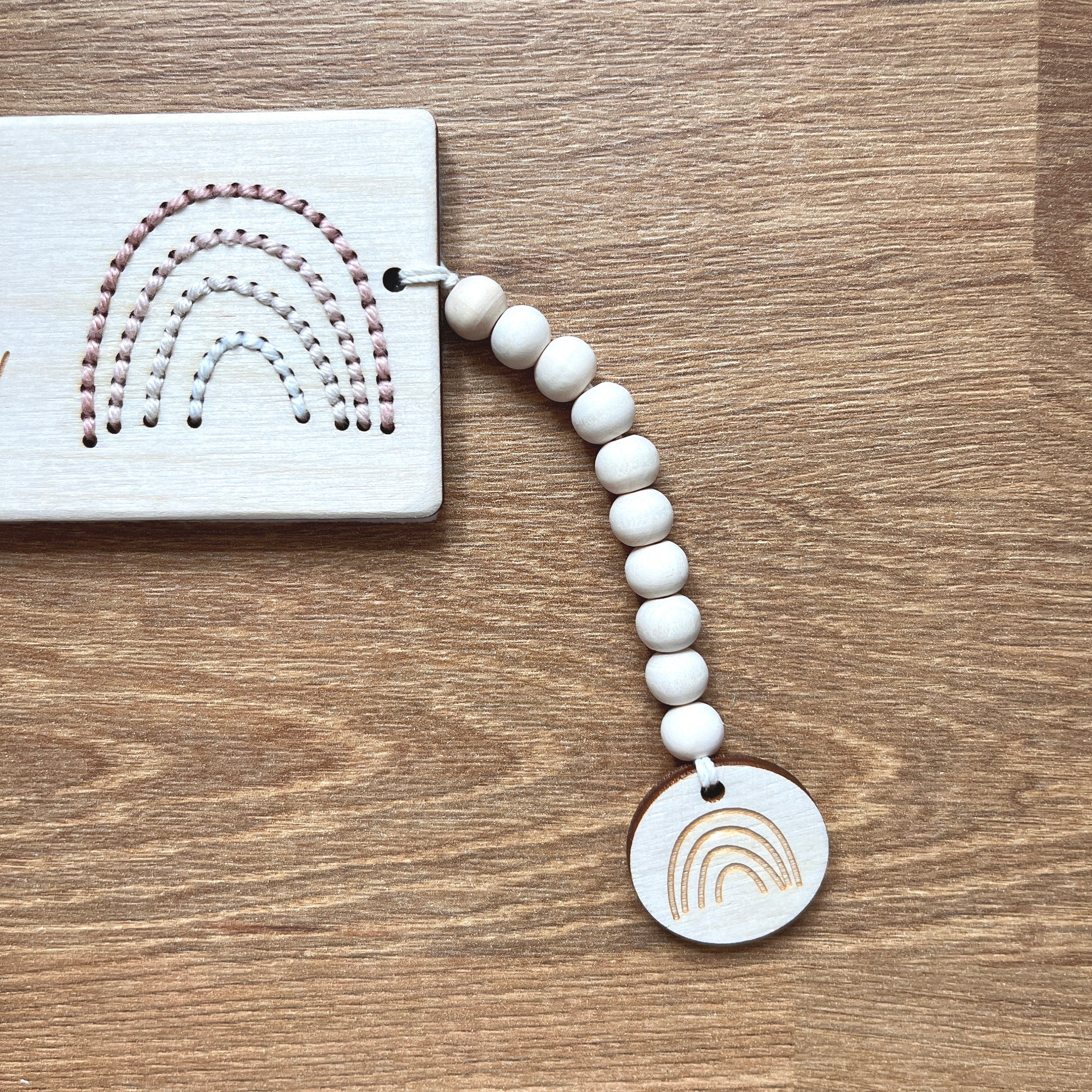 Personalisiertes Lesezeichen Einschulung, Lesezeichen mit Regenbogen