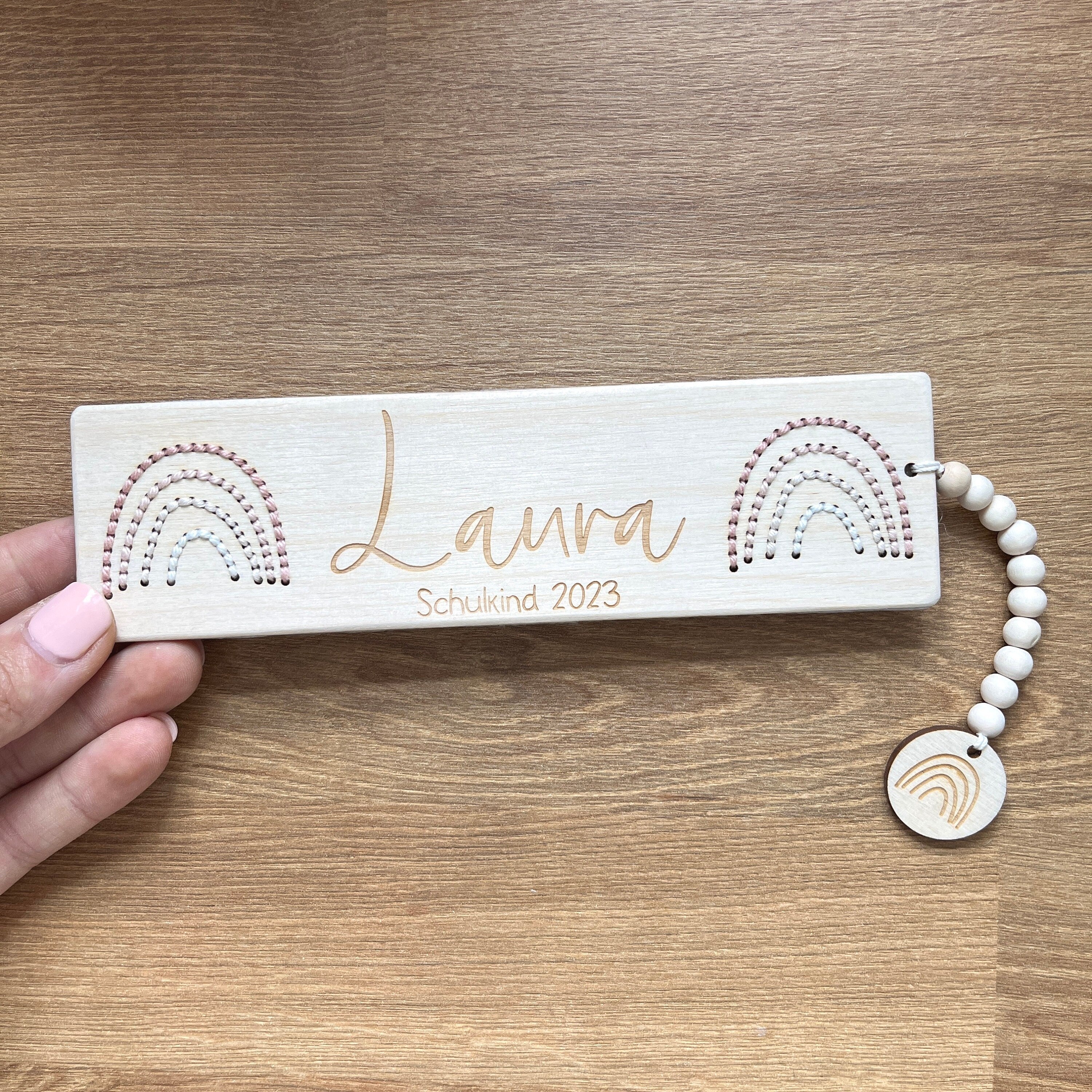 Personalisiertes Lesezeichen Einschulung, Lesezeichen mit Regenbogen