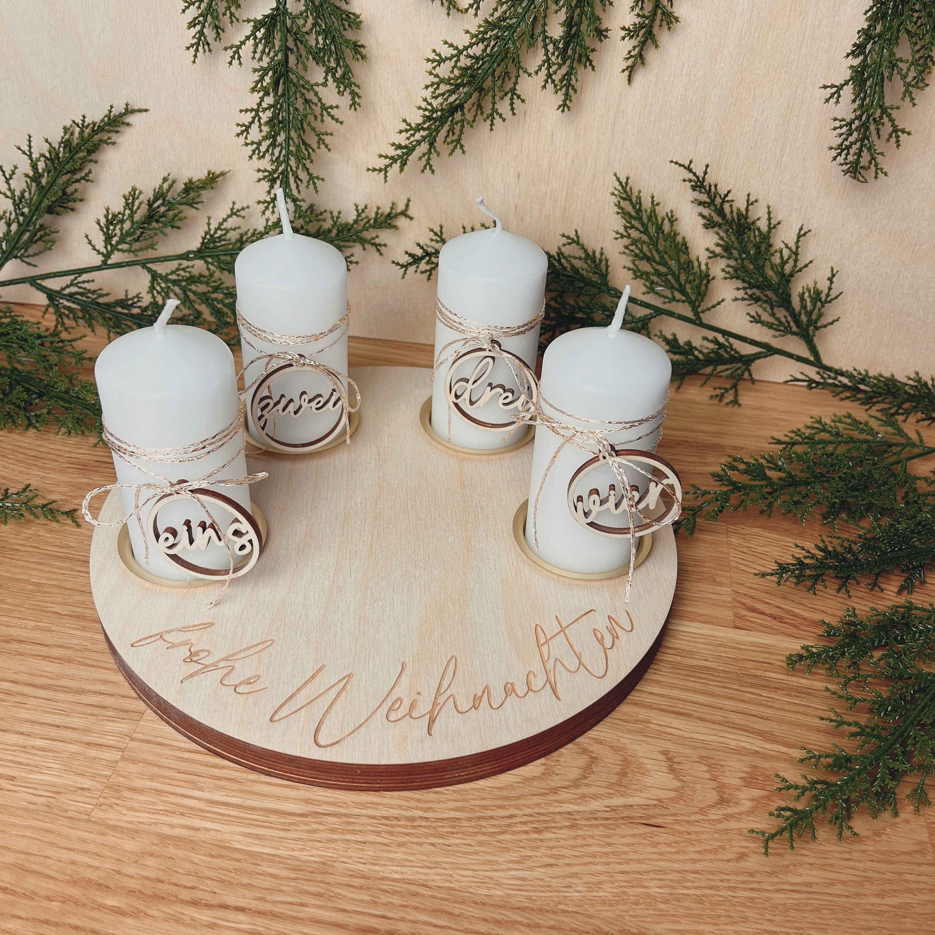 Adventskranz Holz rund, Adventskranz mit Stumpenkerzen, Adventskranz mit Zahlen