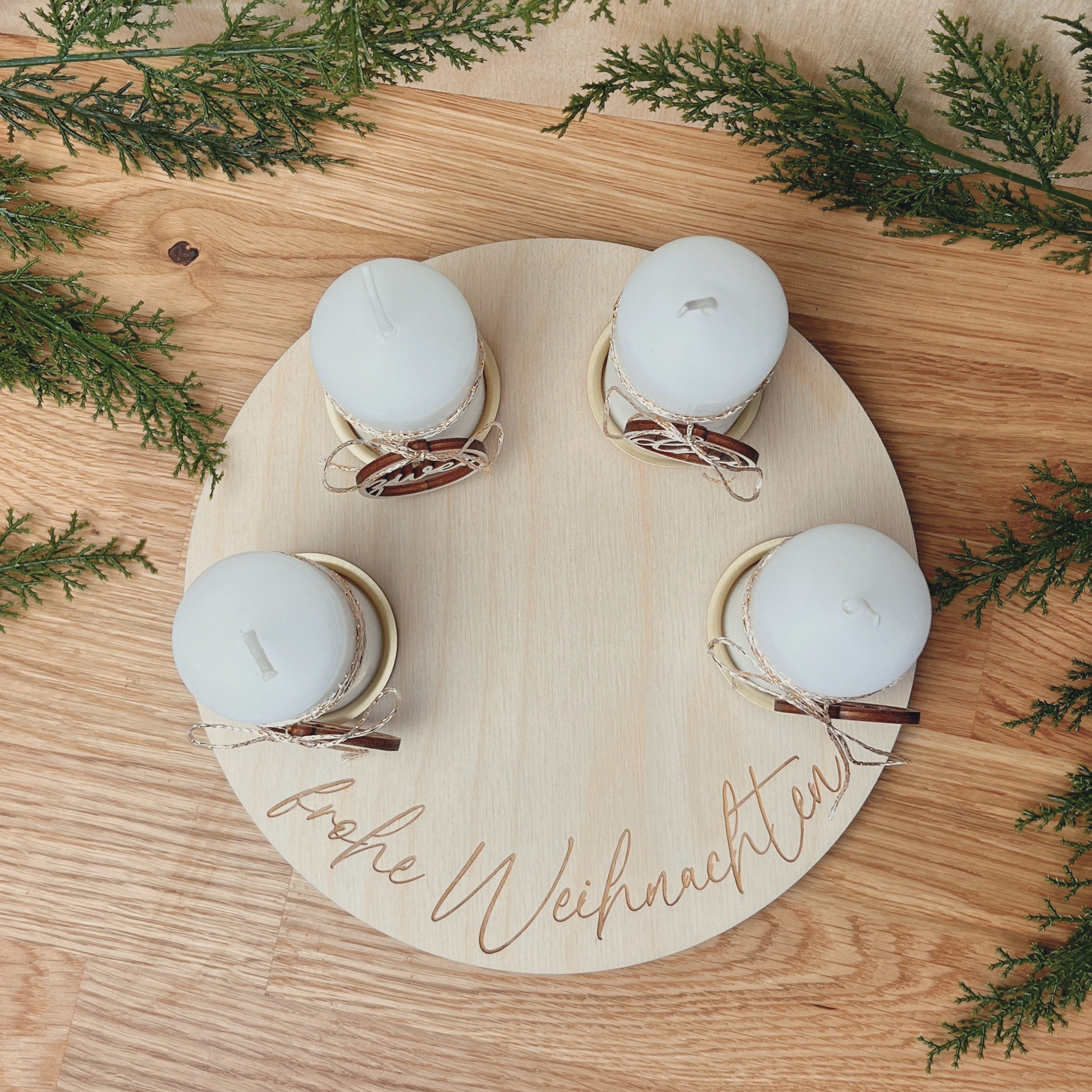 Adventskranz Holz rund, Adventskranz mit Stumpenkerzen, Adventskranz mit Zahlen