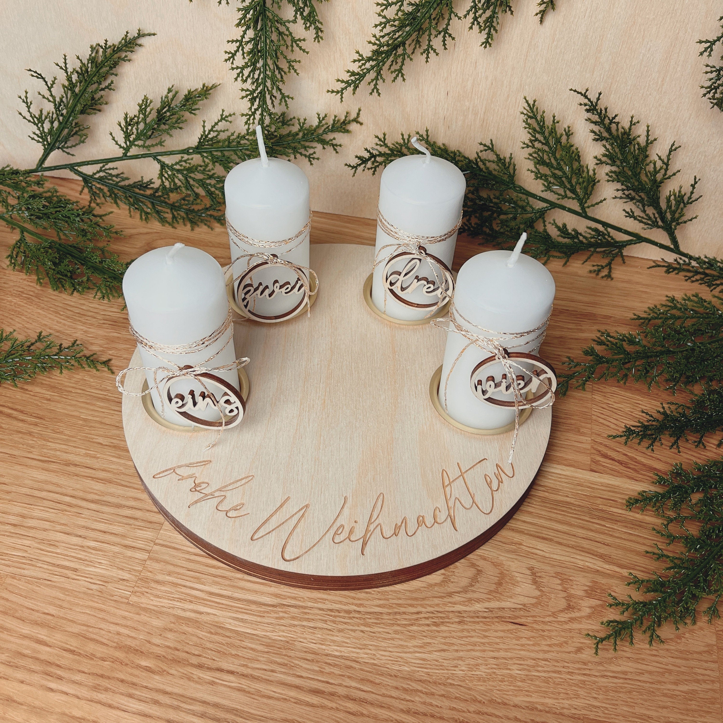 Adventskranz Holz rund, Adventskranz mit Stumpenkerzen, Adventskranz mit Zahlen