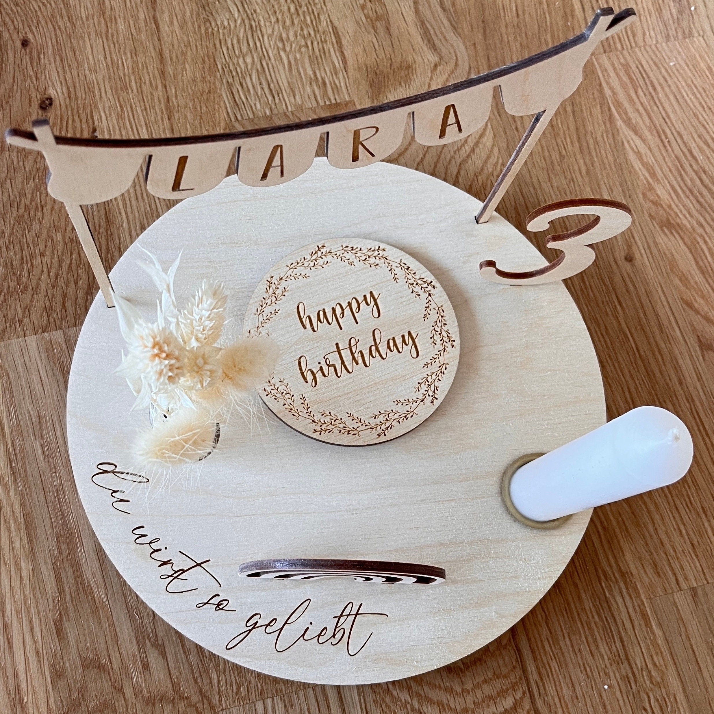 Personalisierter Geburtstagsteller mit Vase und Kerze, Du wirst so geliebt, Kerzenplatte, Geburtstagsbrettchen, Geburtstagskranz, Tischdeko