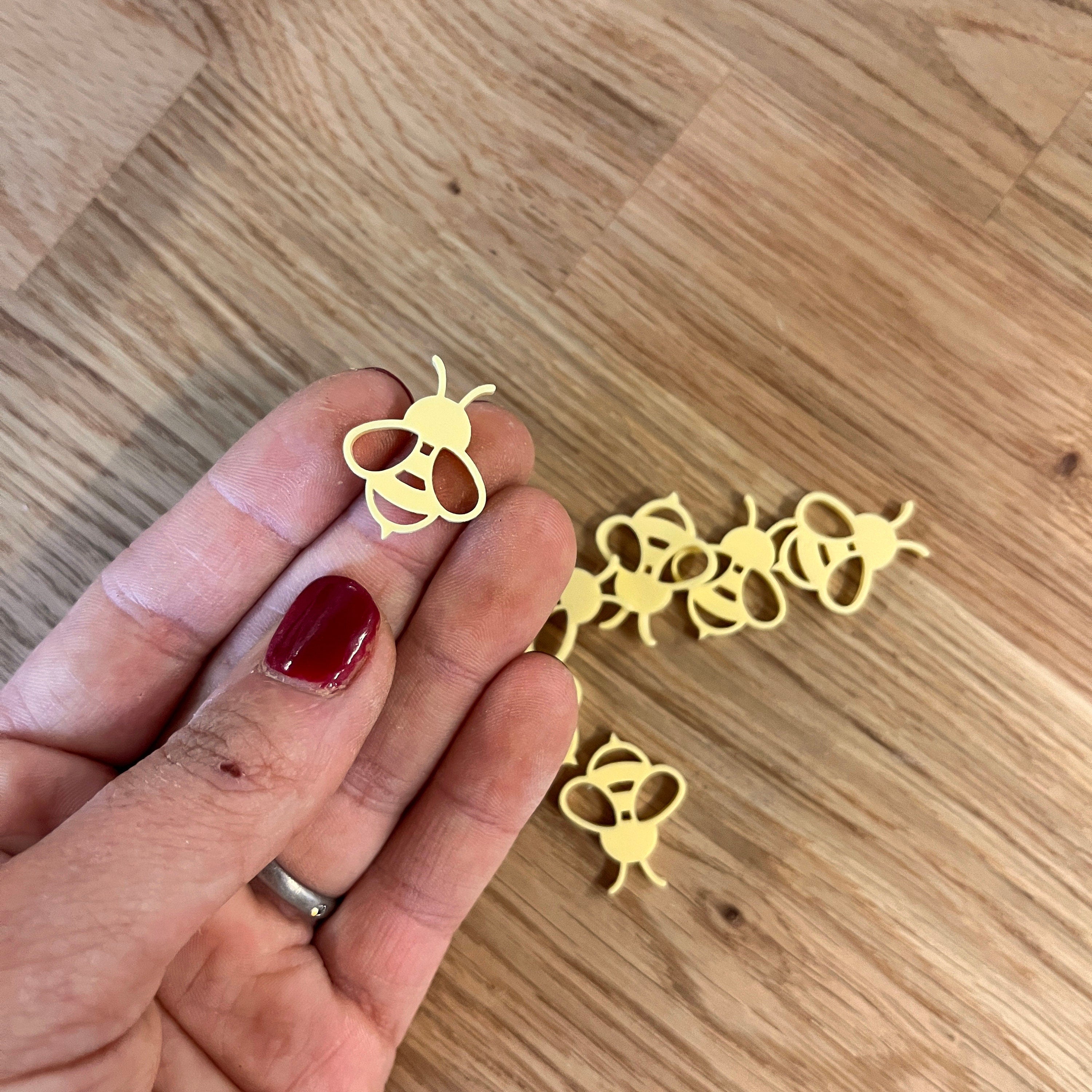 Streudeko Bienen gelb pastell, Bienen aus Acryl, Tischdekoration, Tischdeko Geburtstag, Geschenkdekoration