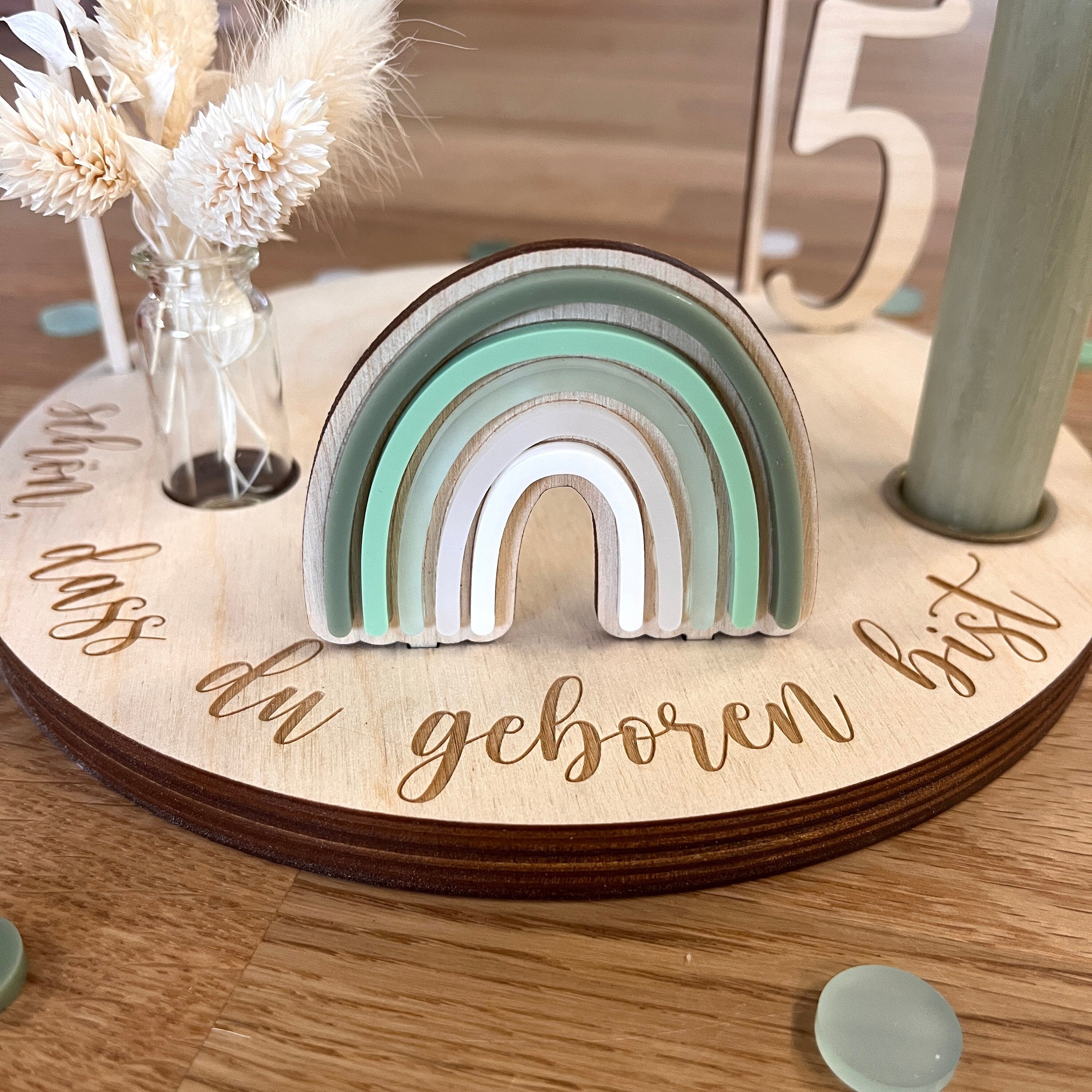 Personalisierter Geburtstagsteller pastellgrün mit Vase und Kerze, Kerzenplatte, Geburtstagsbrettchen, Geburtstagstafel, Geburtstagskranz