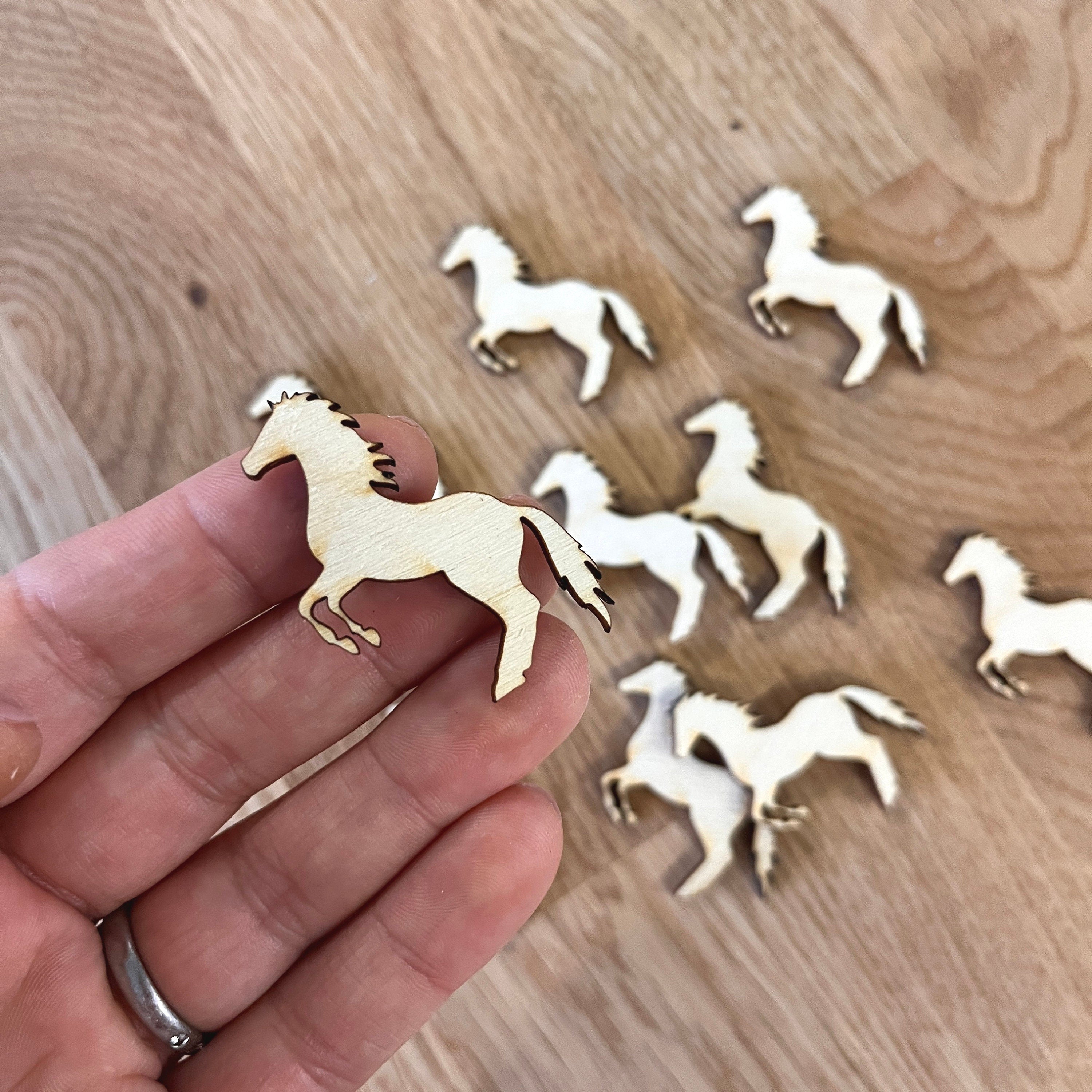 Streudeko Pferde, Pferde aus Holz, Tischdekoration, Geschenkdekoration