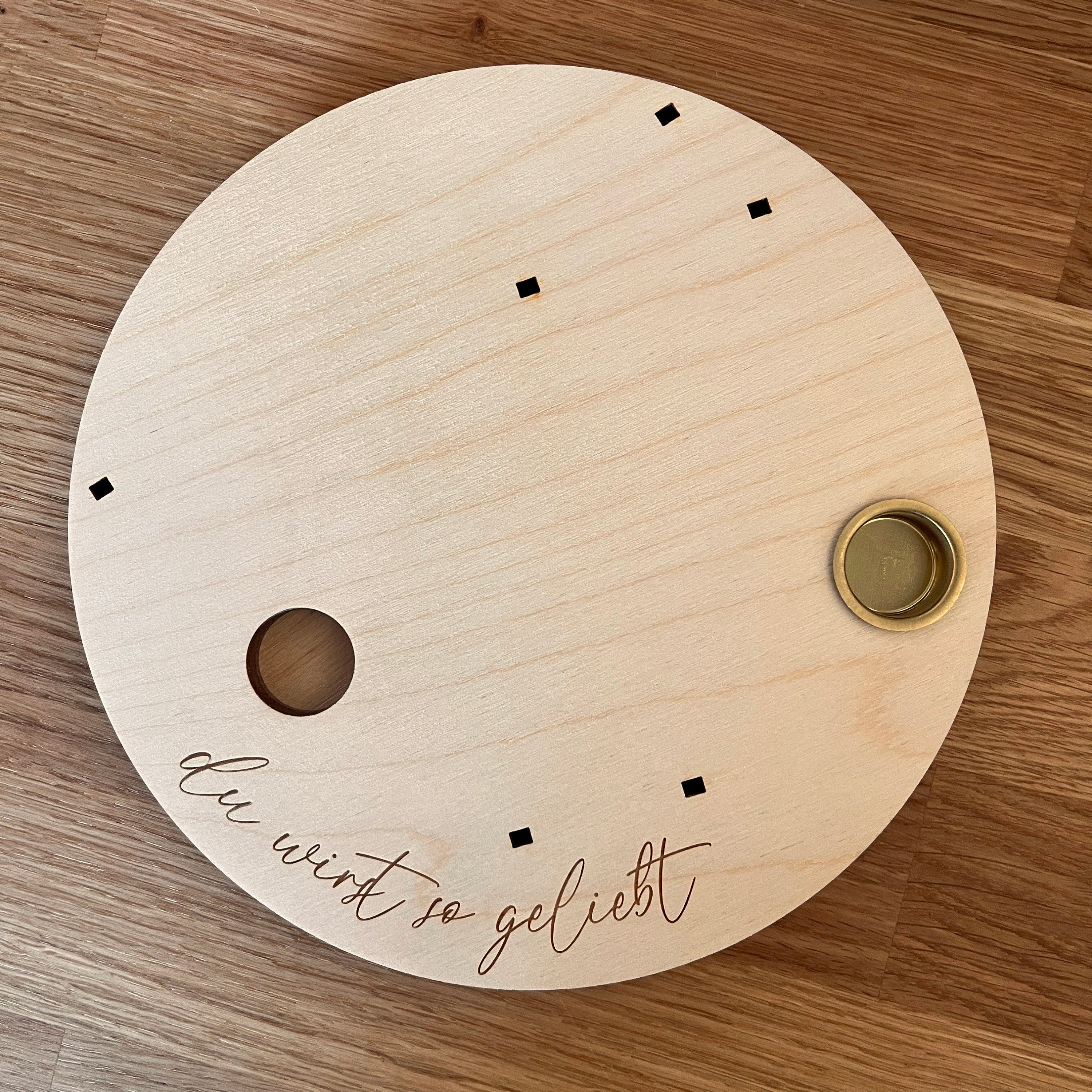 Personalisierter Geburtstagsteller mit Vase und Kerze, Du wirst so geliebt, Kerzenplatte, Geburtstagsbrettchen, Geburtstagskranz, Tischdeko