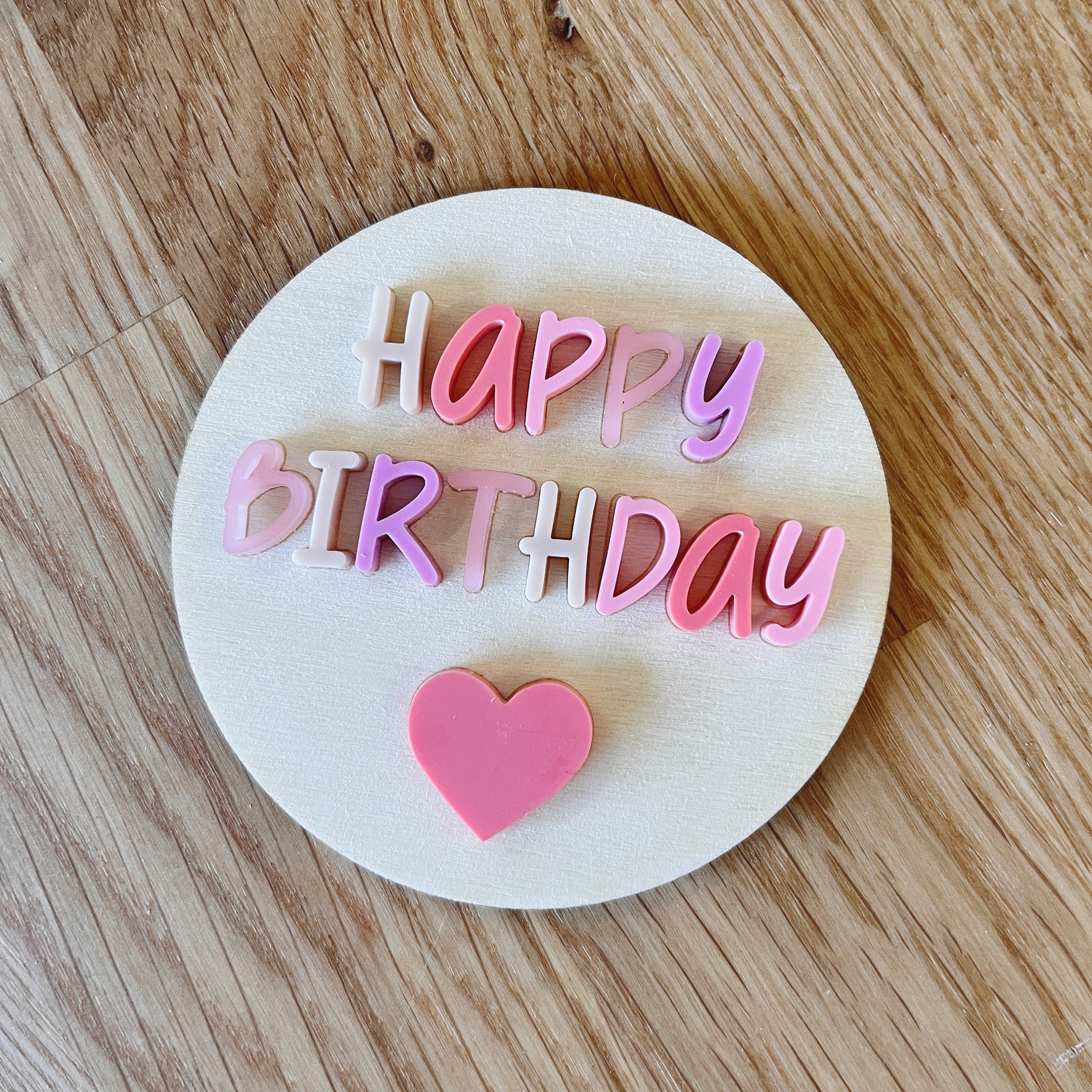 Personalisierter Geburtstagsteller „Think Pink“ mit Vase und Kerze, Kerzenplatte, Geburtstagsbrettchen, Geburtstagskranz