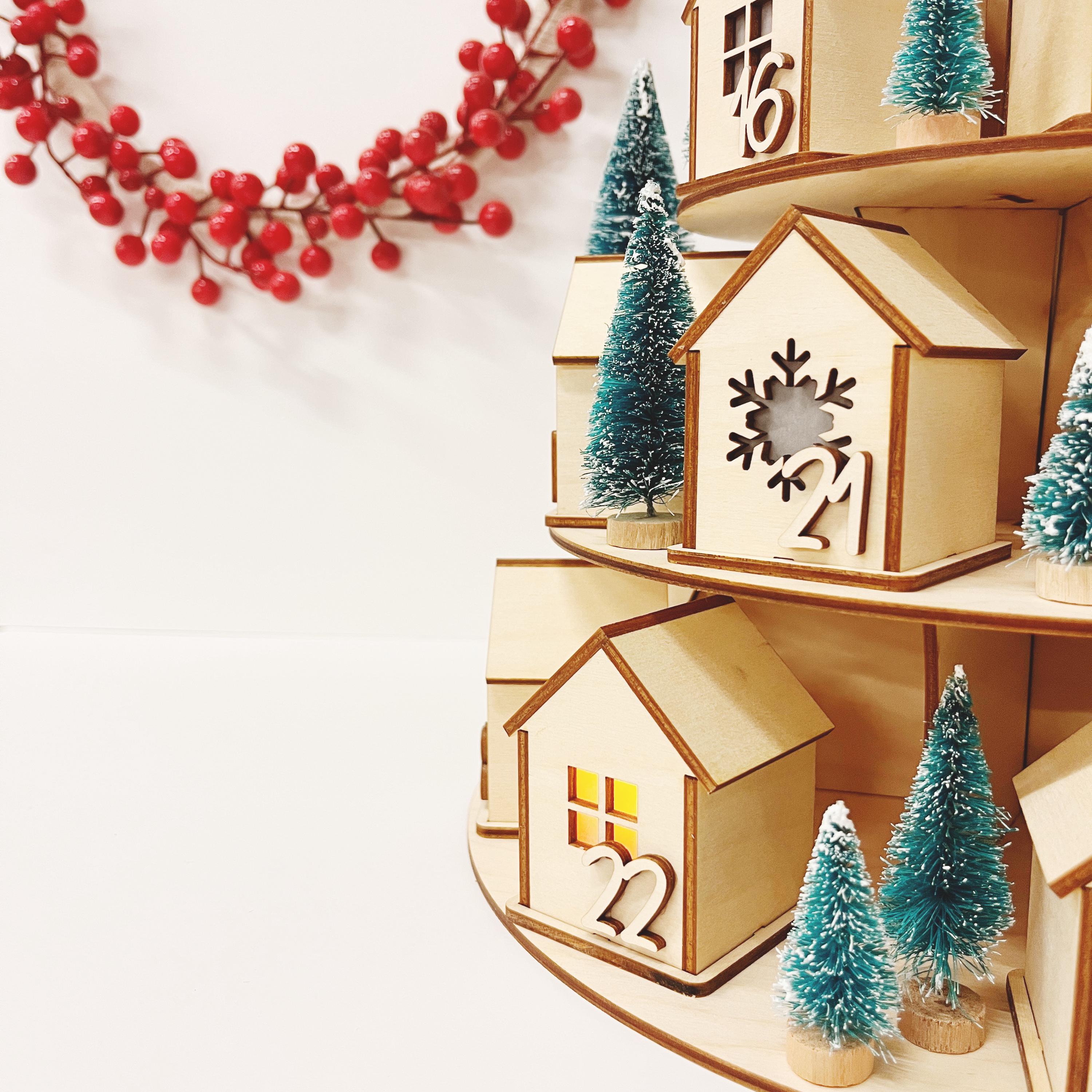 Adventskalender Häuschen, Adventskalender aus Holz, Weihnachtsgeschenk