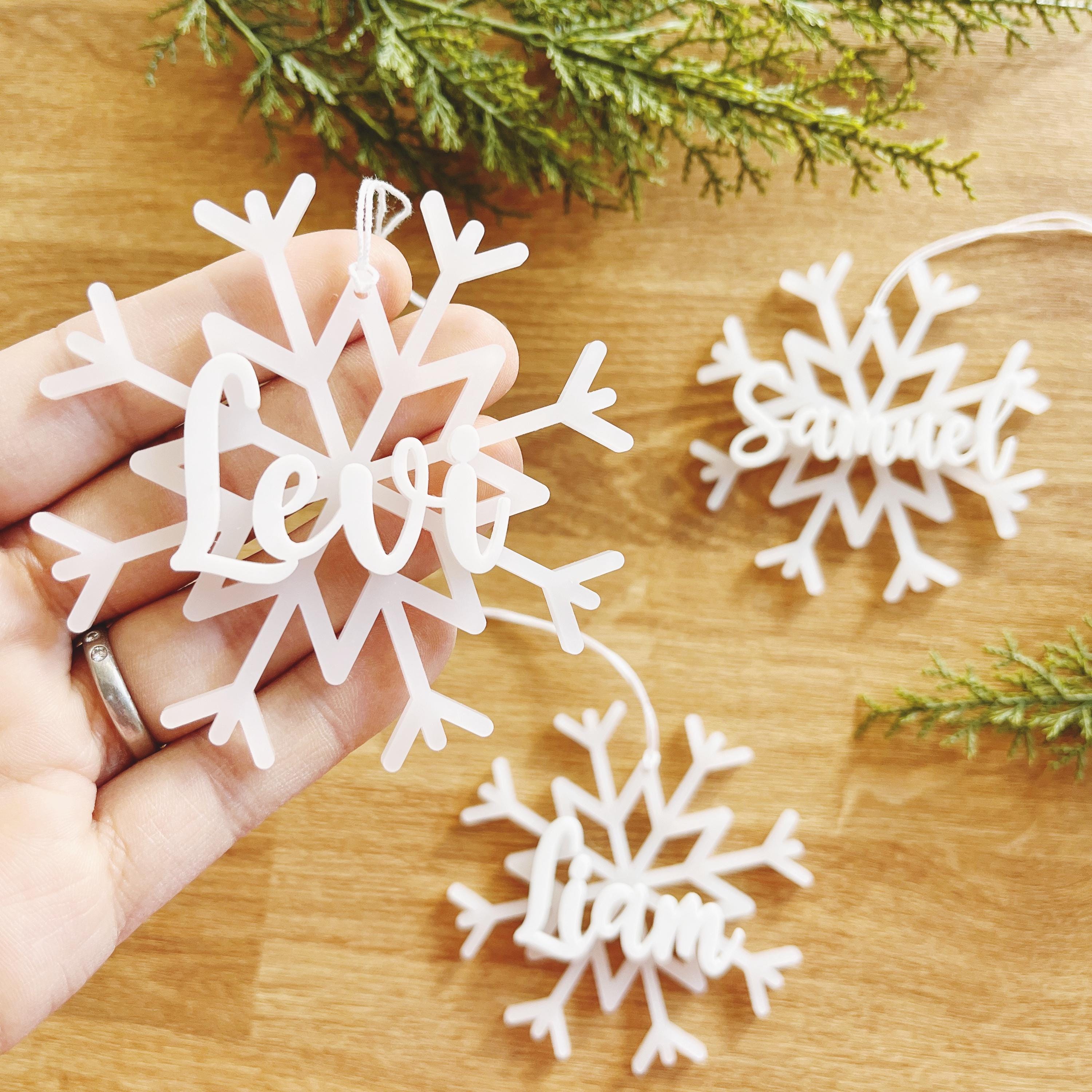 Christbaumschmuck Schneeflocken aus Acryl mit Namen - Weihnachtsgeschenkanhänger-Personalisiertes Geschenk-Weihnachtsbaumdeko-Weihnachtsdeko
