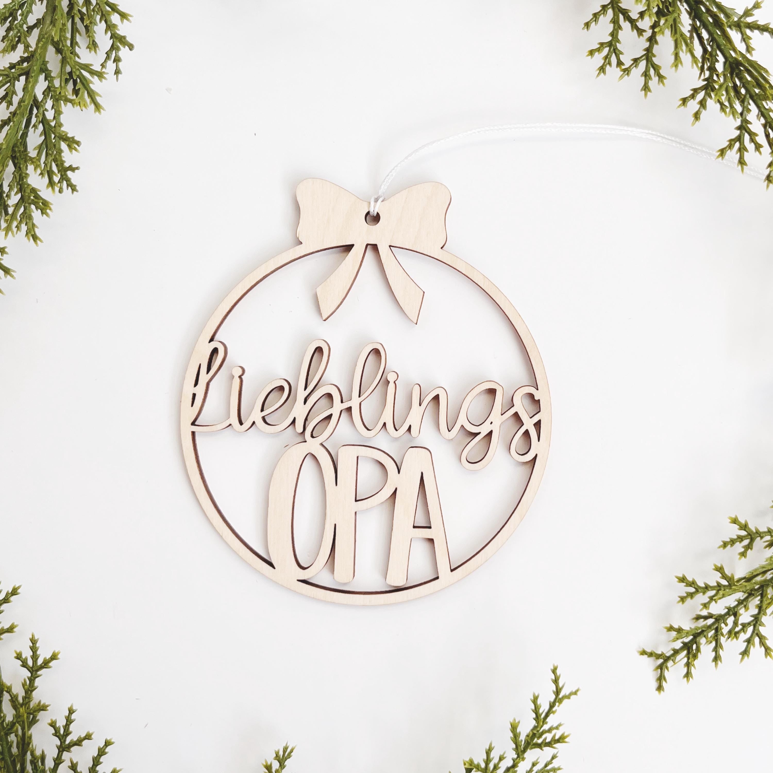 Lieblingsoma Christbaumkugel aus Holz, Lieblingsmensch Geschenkanhänger, Weihnachtsdekoration, Christbaumschmuck, Weihnachtsbaumschmuck