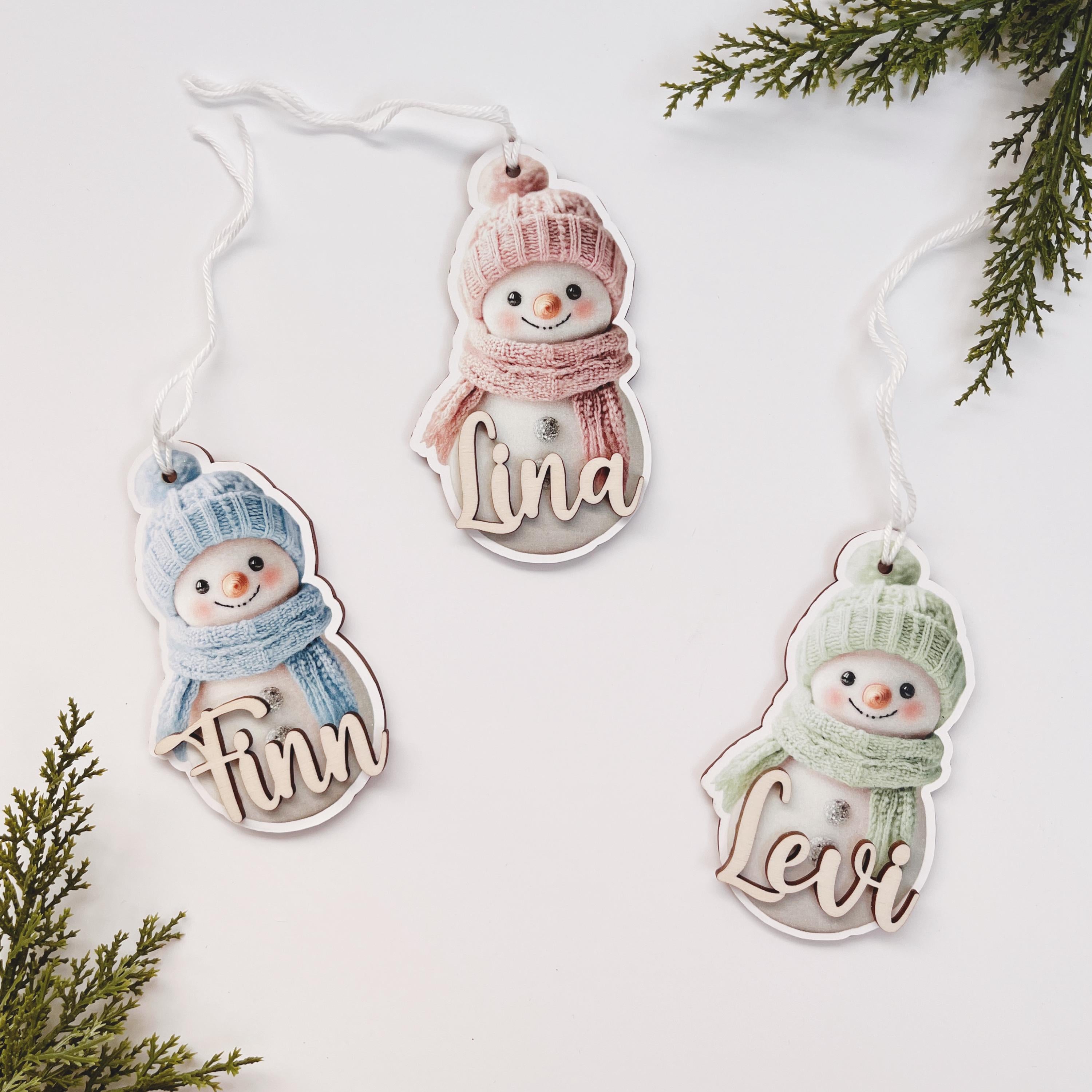 Schneemann Anhänger - Personalisierte Weihnachtsanhänger: Nachhaltige Holzanhänger – für festliche Geschenkverzierung zur Weihnachtszeit