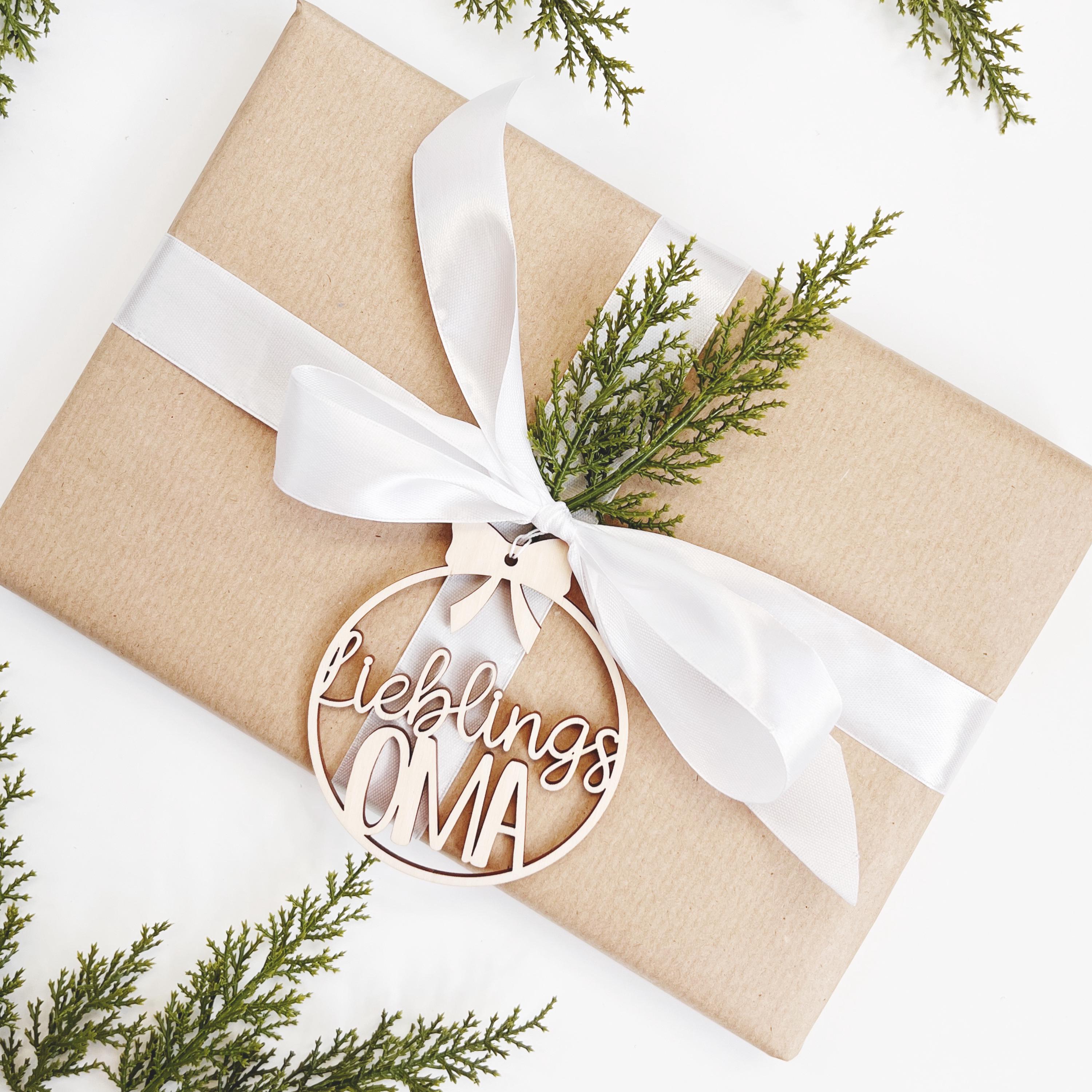 Lieblingsoma Christbaumkugel aus Holz, Lieblingsmensch Geschenkanhänger, Weihnachtsdekoration, Christbaumschmuck, Weihnachtsbaumschmuck