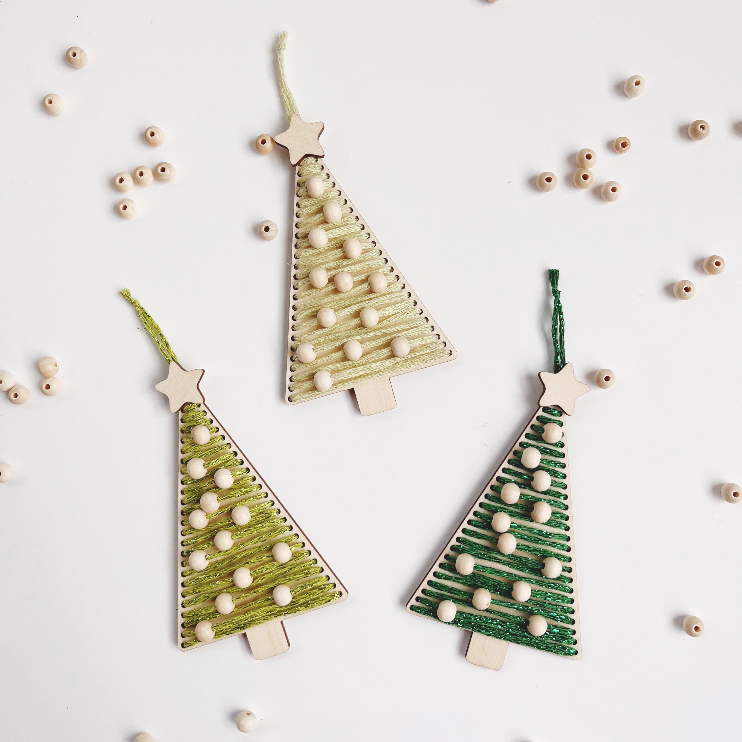 Bastelset Weihnachtsbaum, Basteln für Kinder und Erwachsene, Tannenbaum Sticken, Tannenbaum mit Perlen, Christbaumanhänger mit Perlen