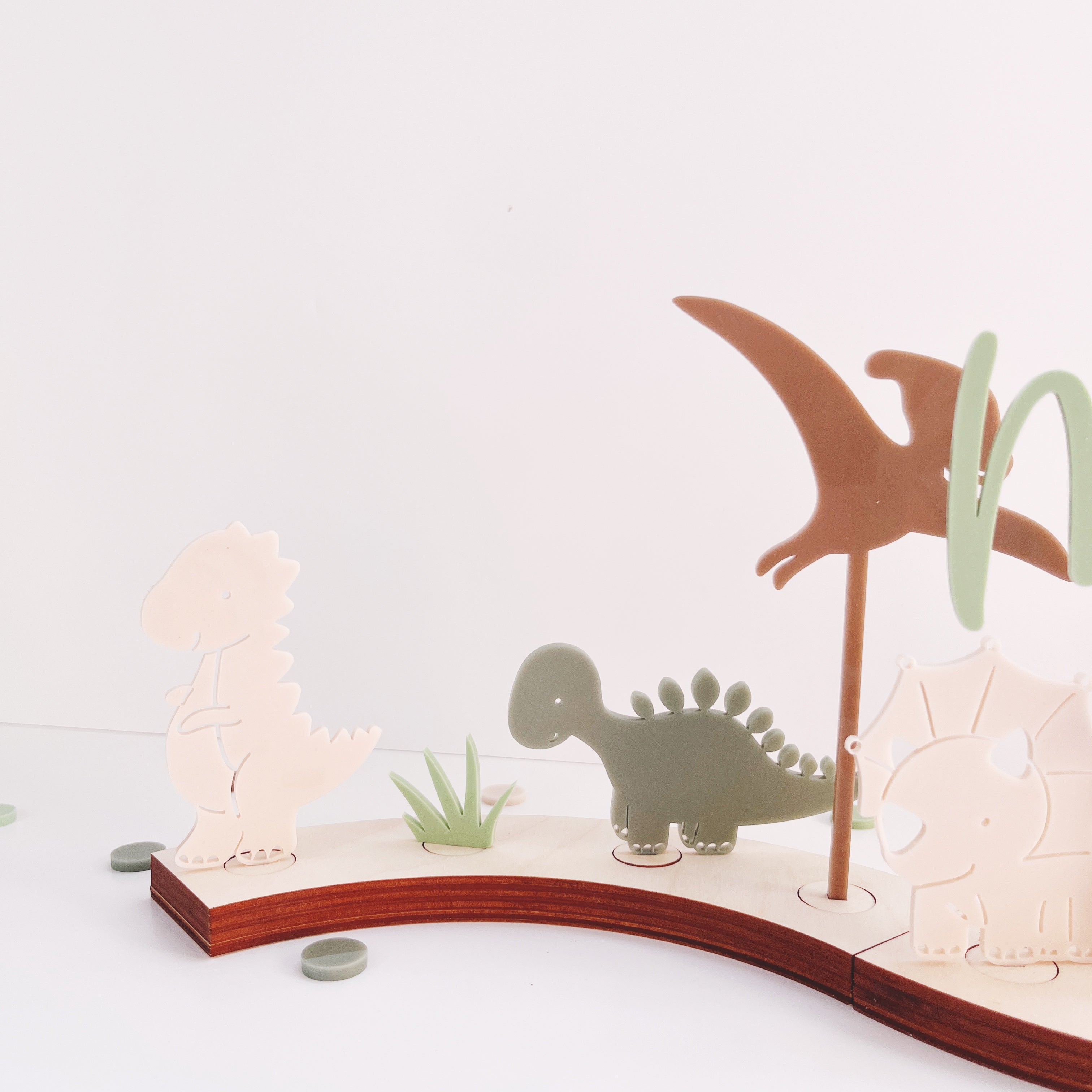 Personalisierter "Dino Teller", Geburtstagskranz mit Dinos