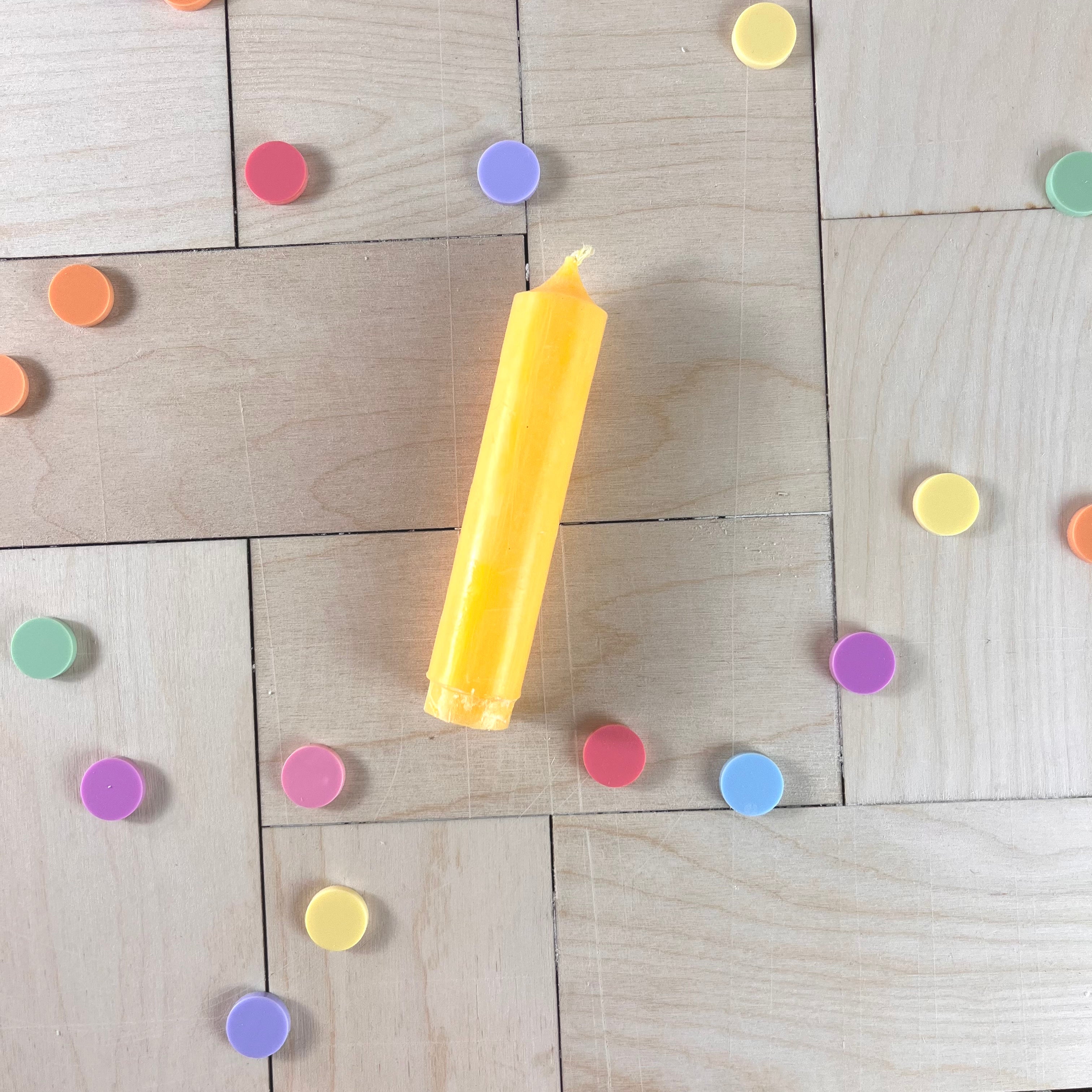 Kerze für den Geburtstagsteller