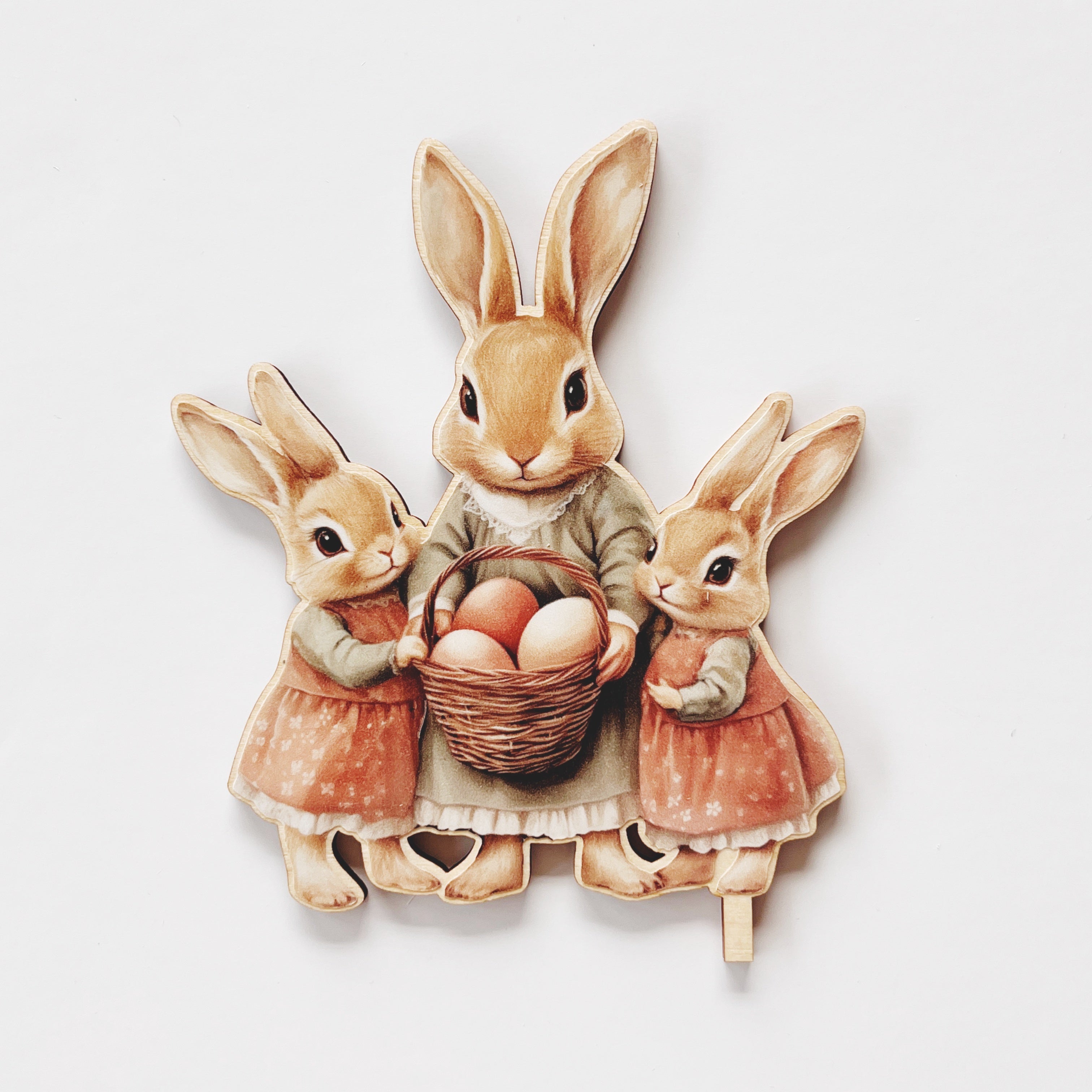 Motivstecker Hasenmutter mit zwei Hasenkindern und einem Korb mit Eiern