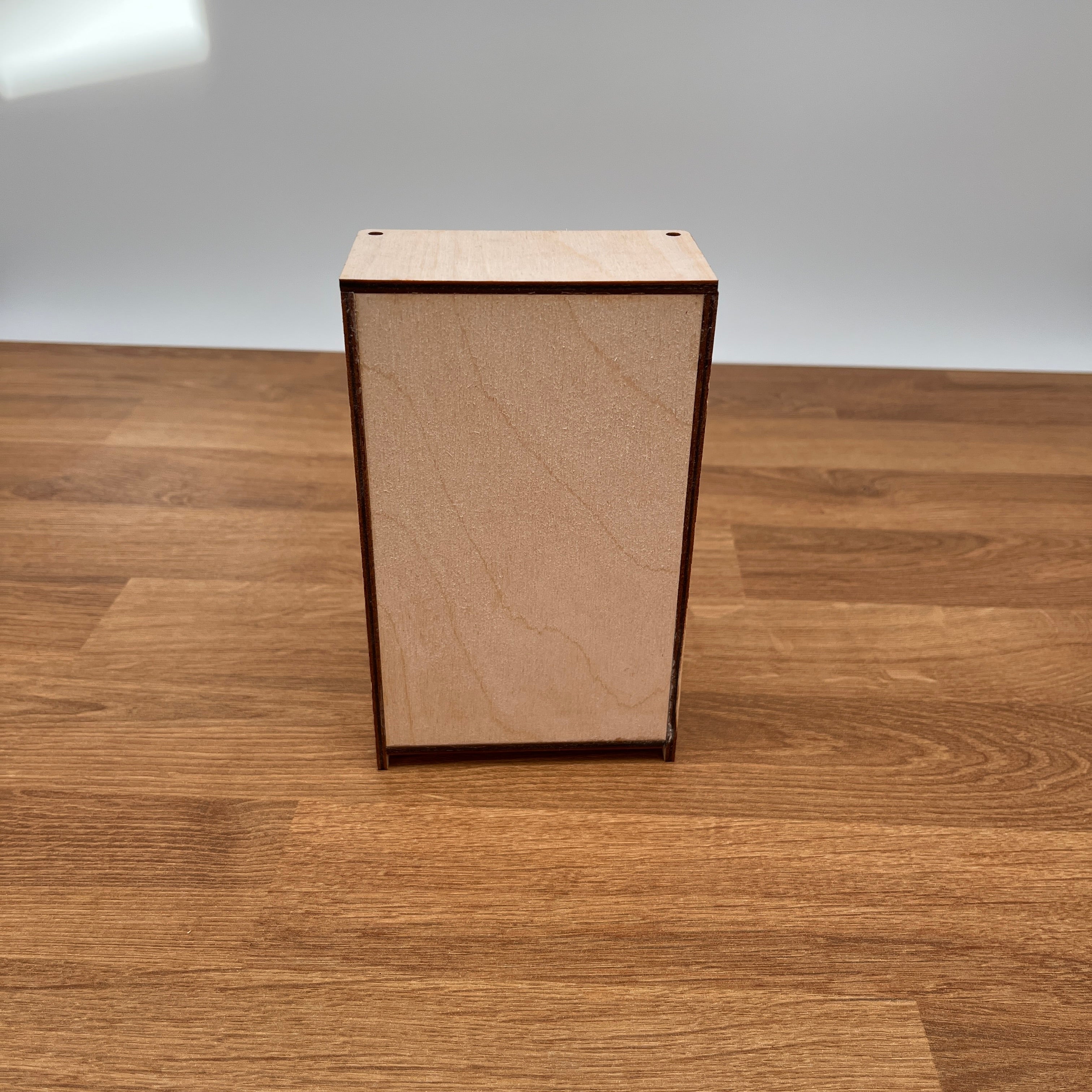 Kleiderschrank fürs Puppenhaus