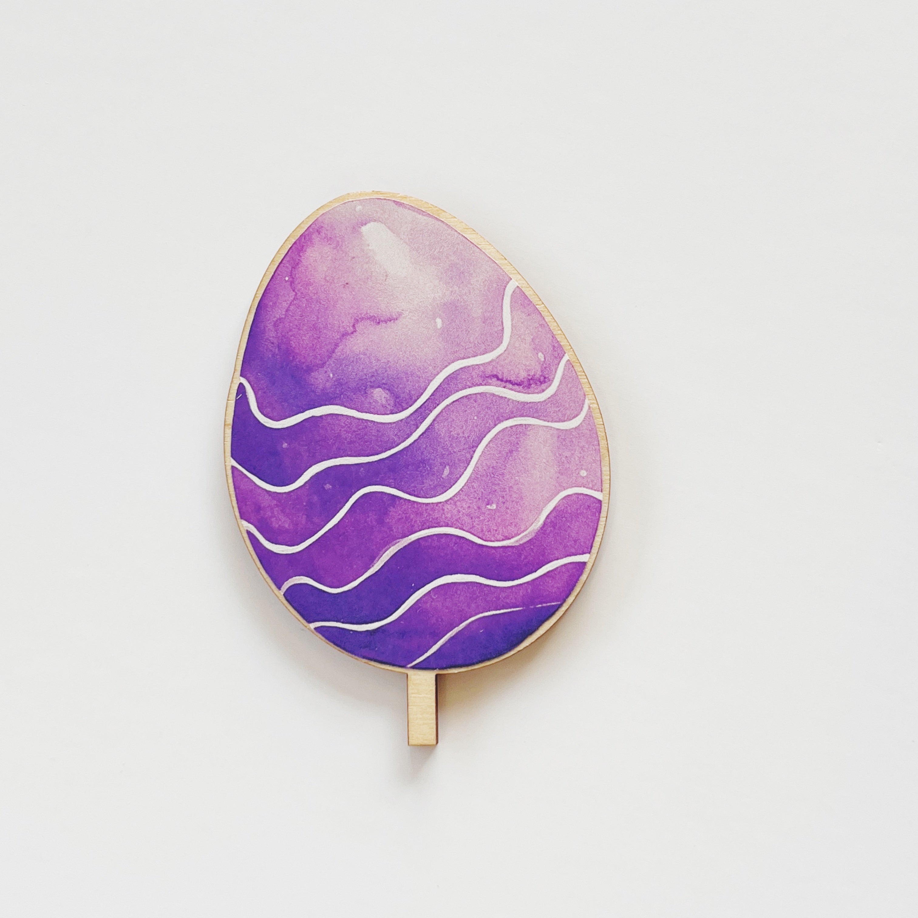 Motivstecker Ei lila mit weißen Wellen