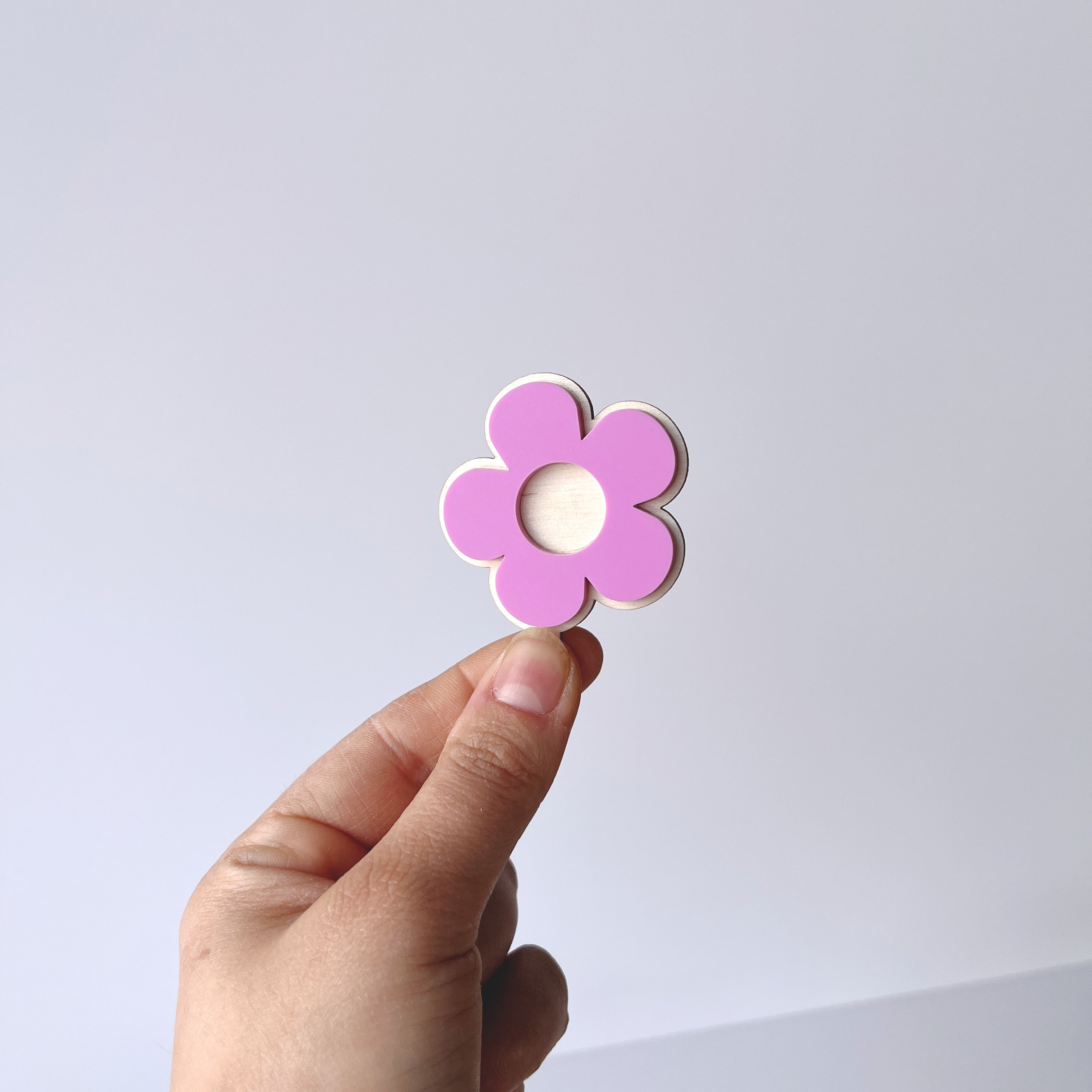Motivstecker Blume fliederfarben Acryl auf Holz