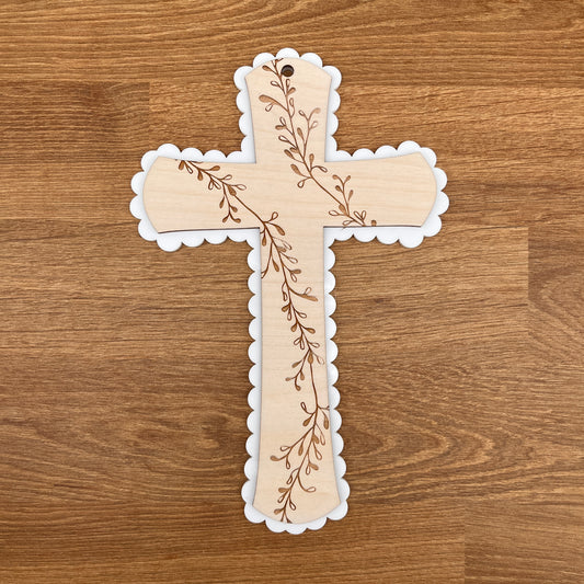 Kreuz mit graviertem Kranz auf weißem Acryl