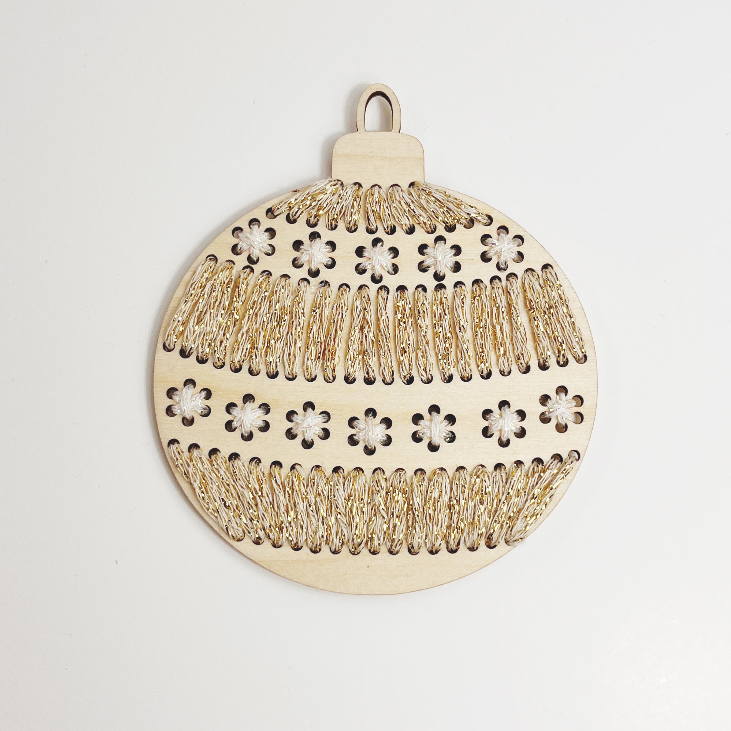 Christbaumkugel bestickt