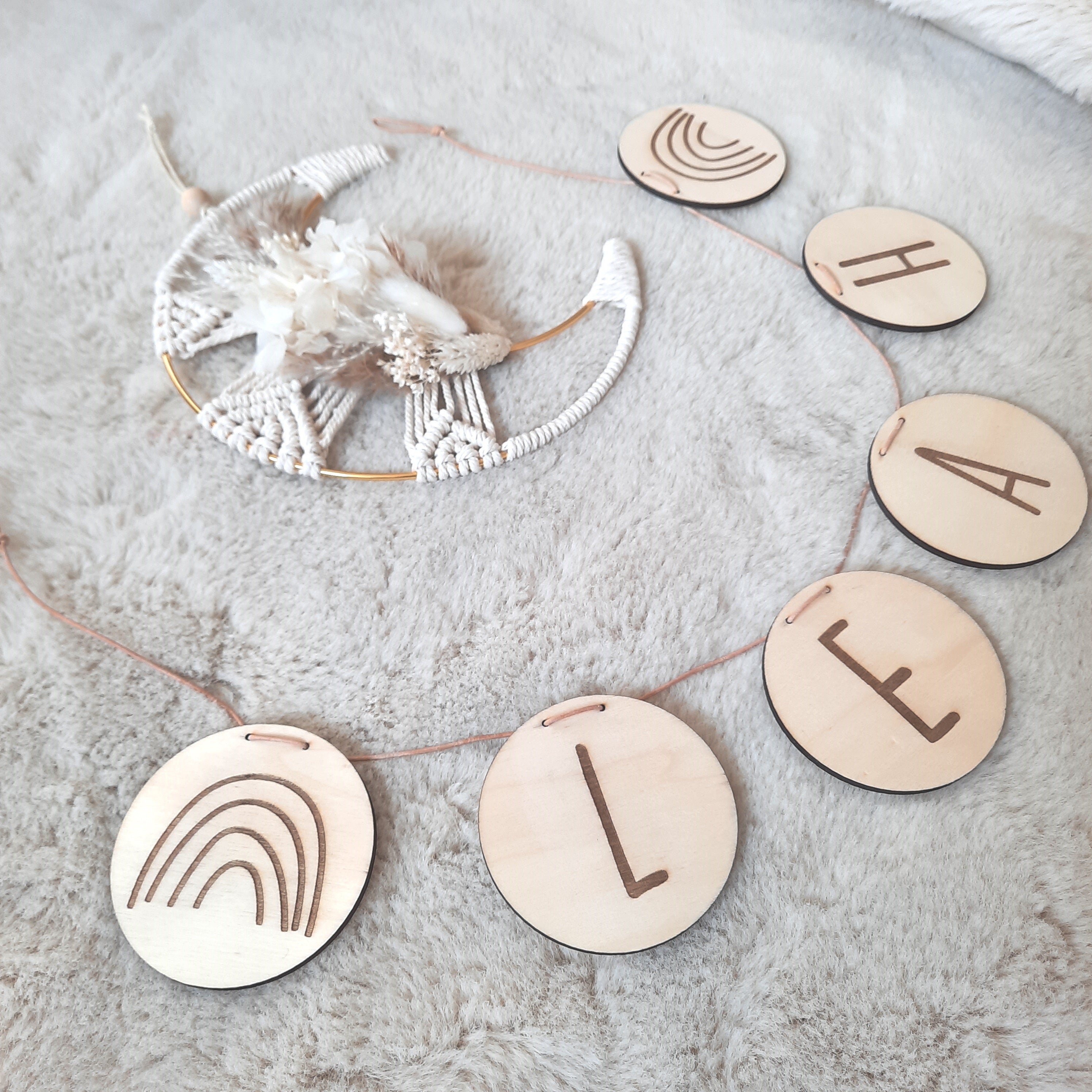 Namensgirlande aus Holz, Holzgirlande, Girlande mit Holzscheiben, Geburtstagsdeko, Kinderzimmerdeko