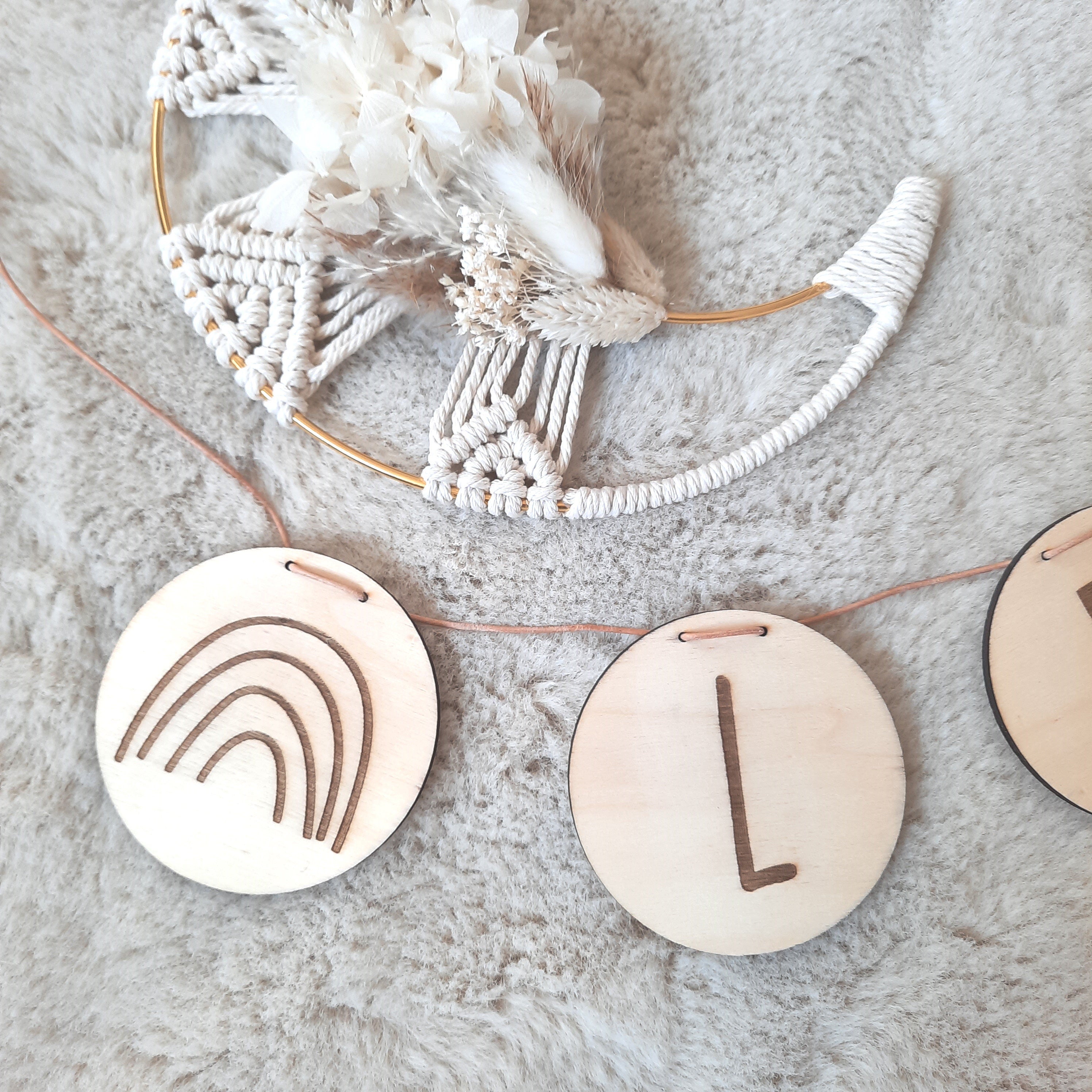 Namensgirlande aus Holz, Holzgirlande, Girlande mit Holzscheiben, Geburtstagsdeko, Kinderzimmerdeko